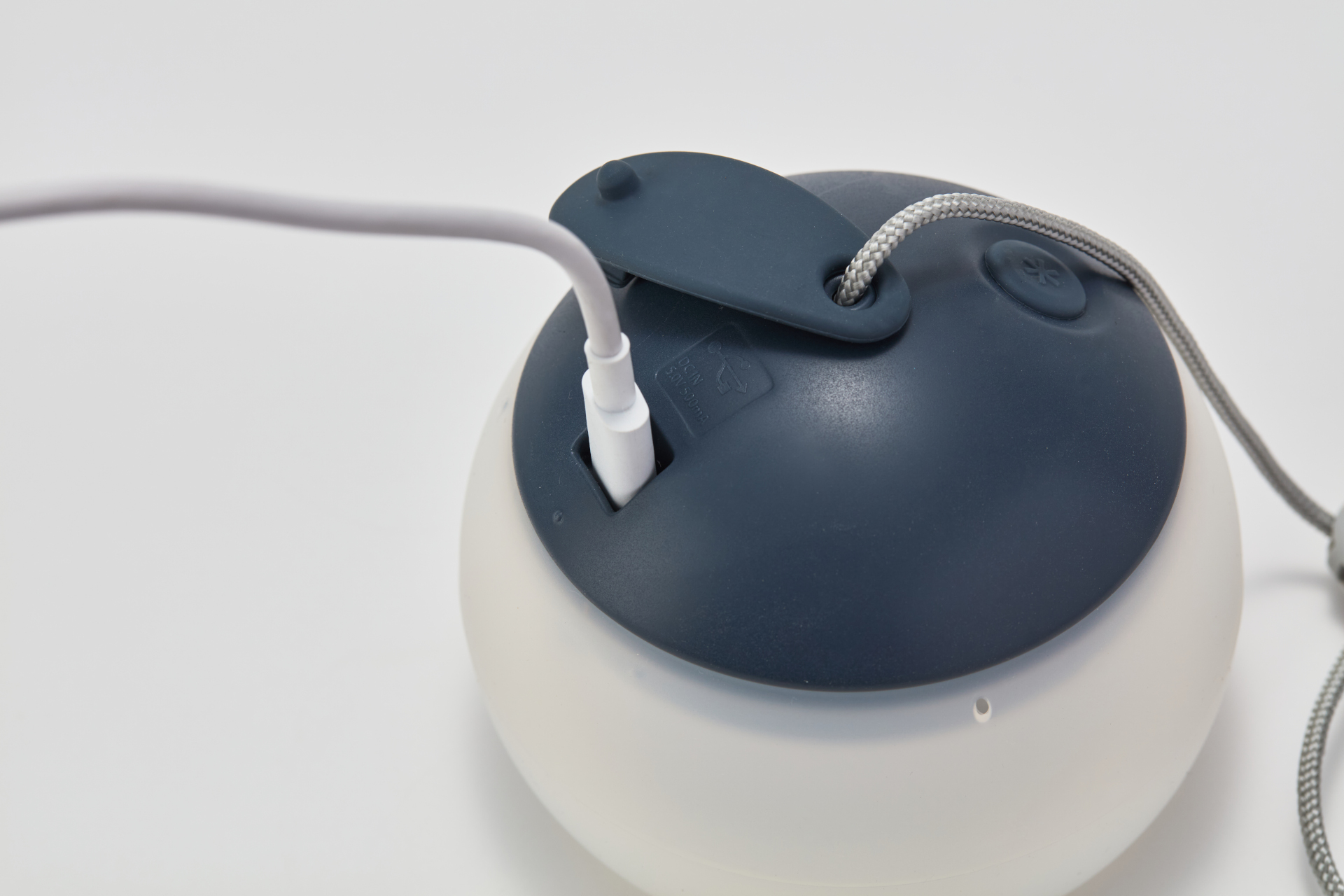 USB Type-Cで充電できる