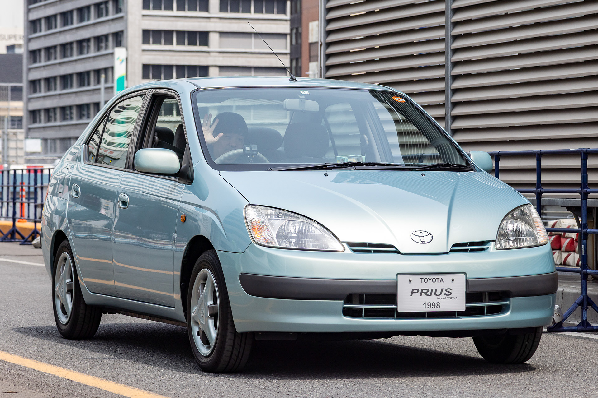 トヨタ「プリウス」（1998年式）