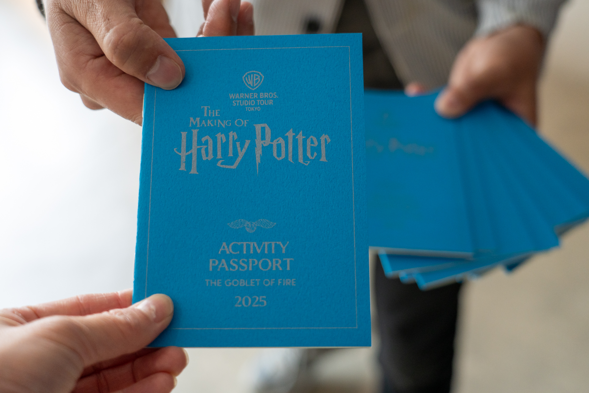 アクティビティパスポートは、ロビー横の特設パスポートセンターで1人1冊配布している ※数に限りがある