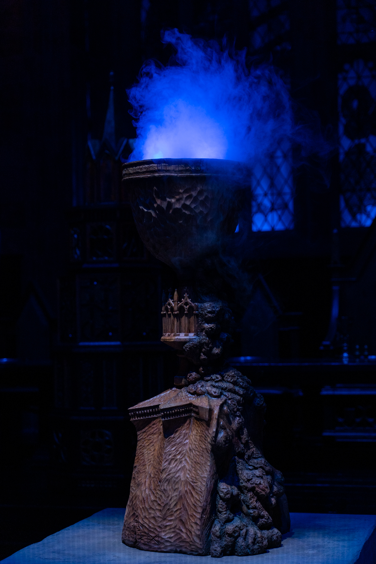 青い炎揺らめくゴブレット