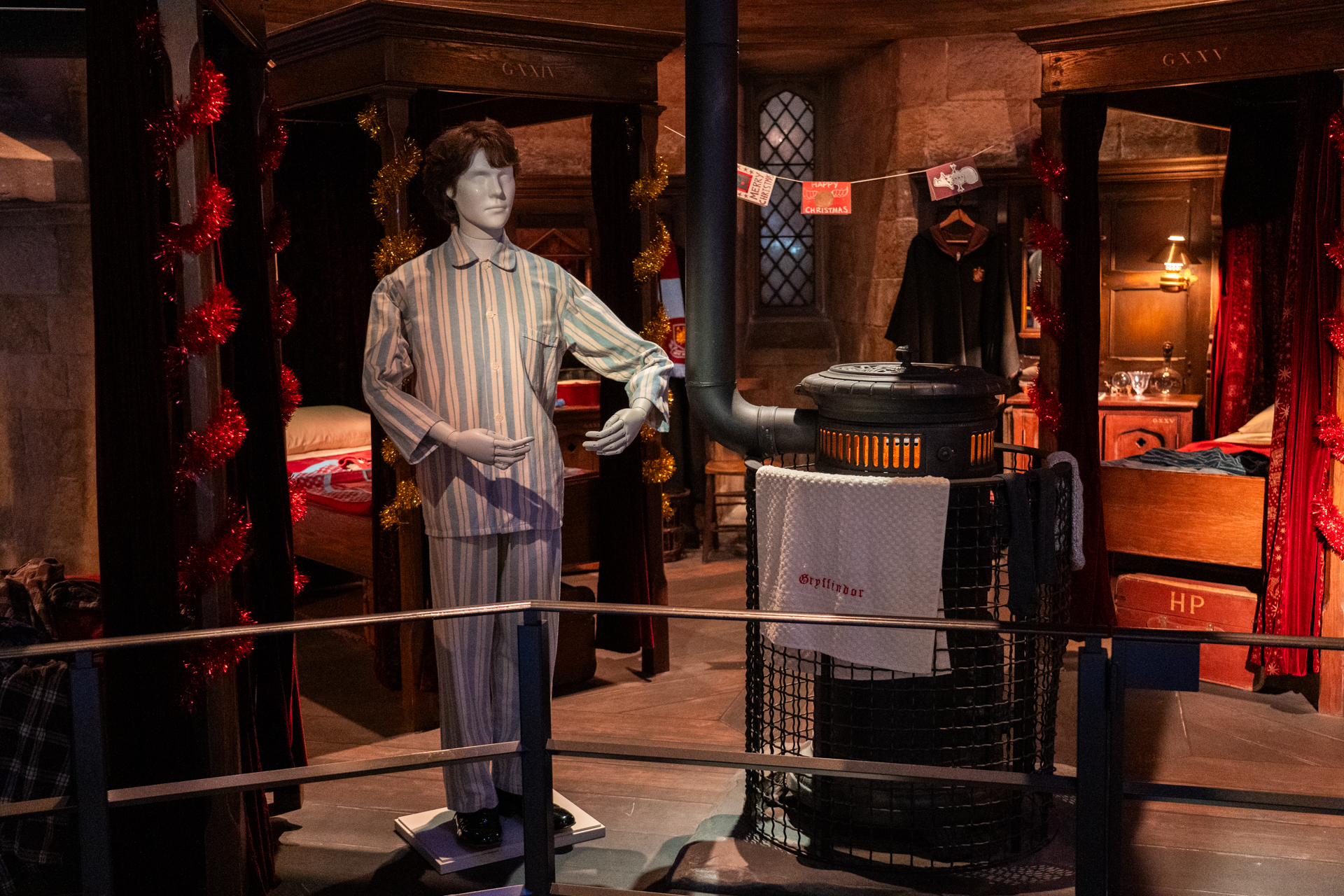 グリフィンドールの男子寮では、ネビルがダンス練習をするシーンを再現