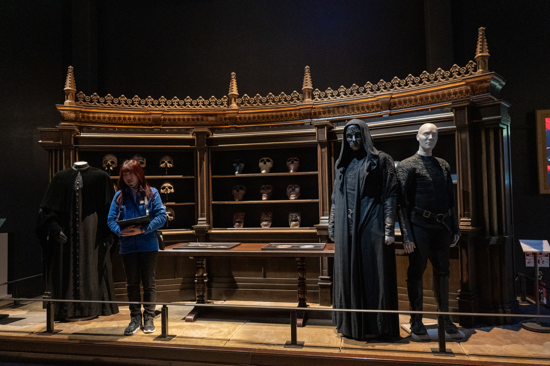 マスクやコスチュームの進化からヴォルデモートの影響力の道のりを理解することができる