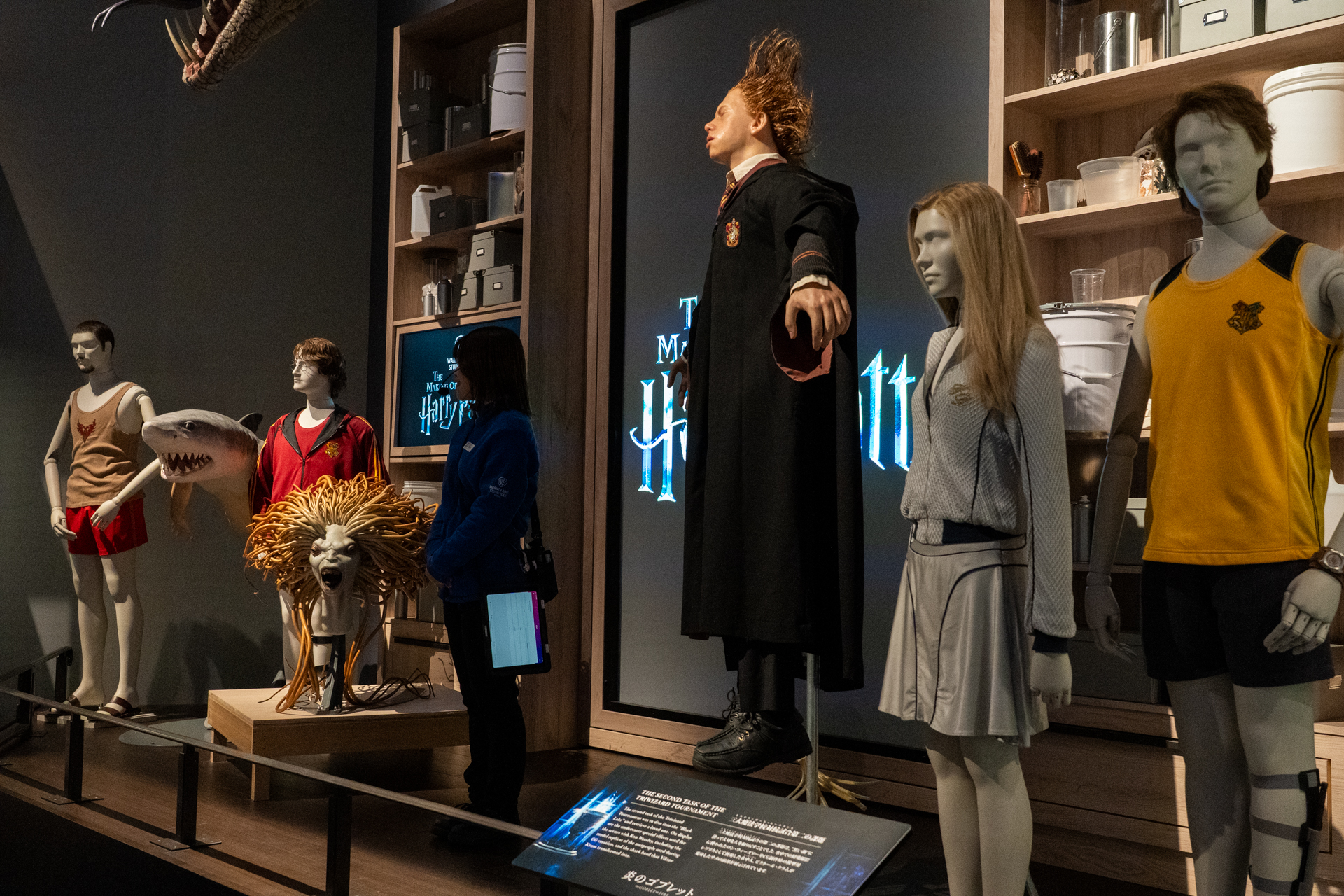 トーナメント第二の課題を展示するコーナー。ここでもインタラクターによるステージガイドを実施