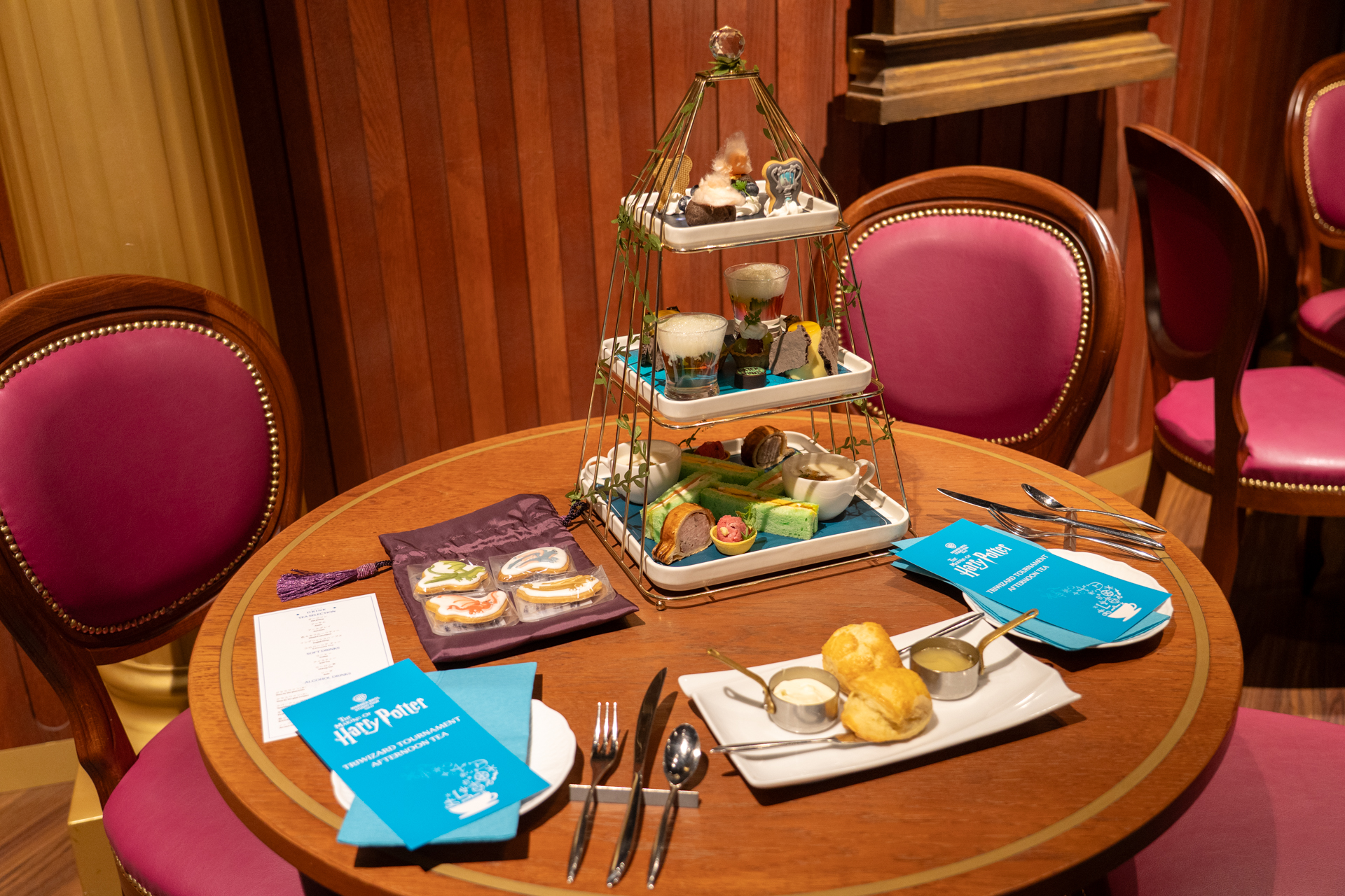 「トライウィザード・トーナメントアフタヌーンティー」がバックロットカフェに登場