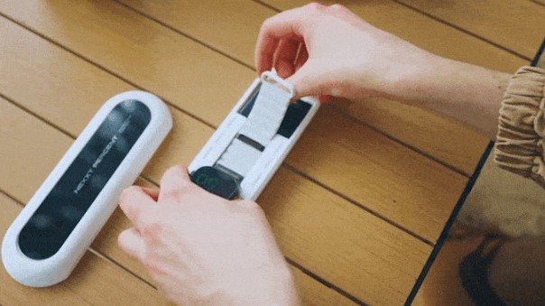 Apple Watch本体とバンド、バッテリーをぴったりしまえるケース（別売）