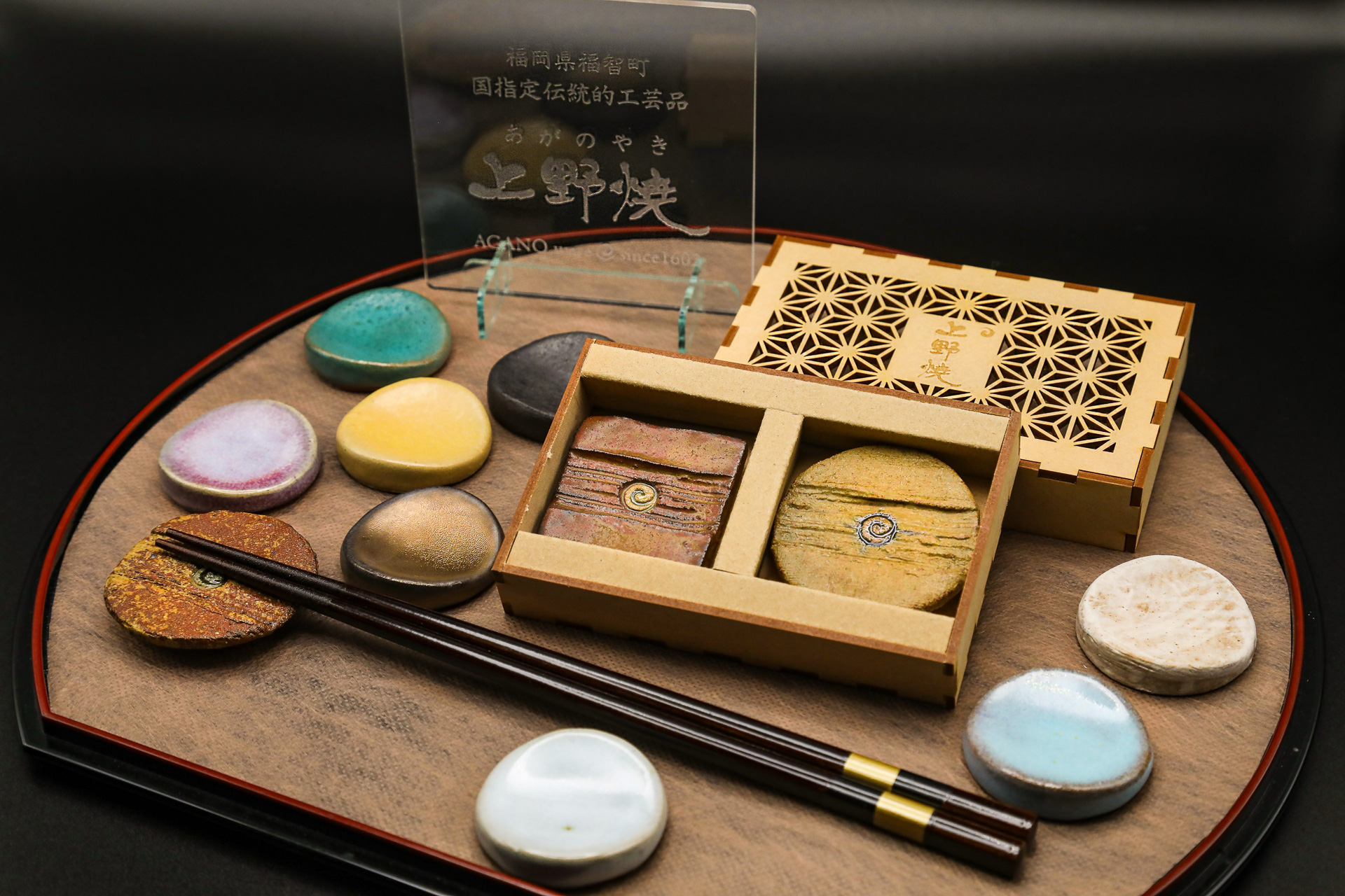 さまざまな窯元の箸置きとオリジナルギフトボックスのお写真