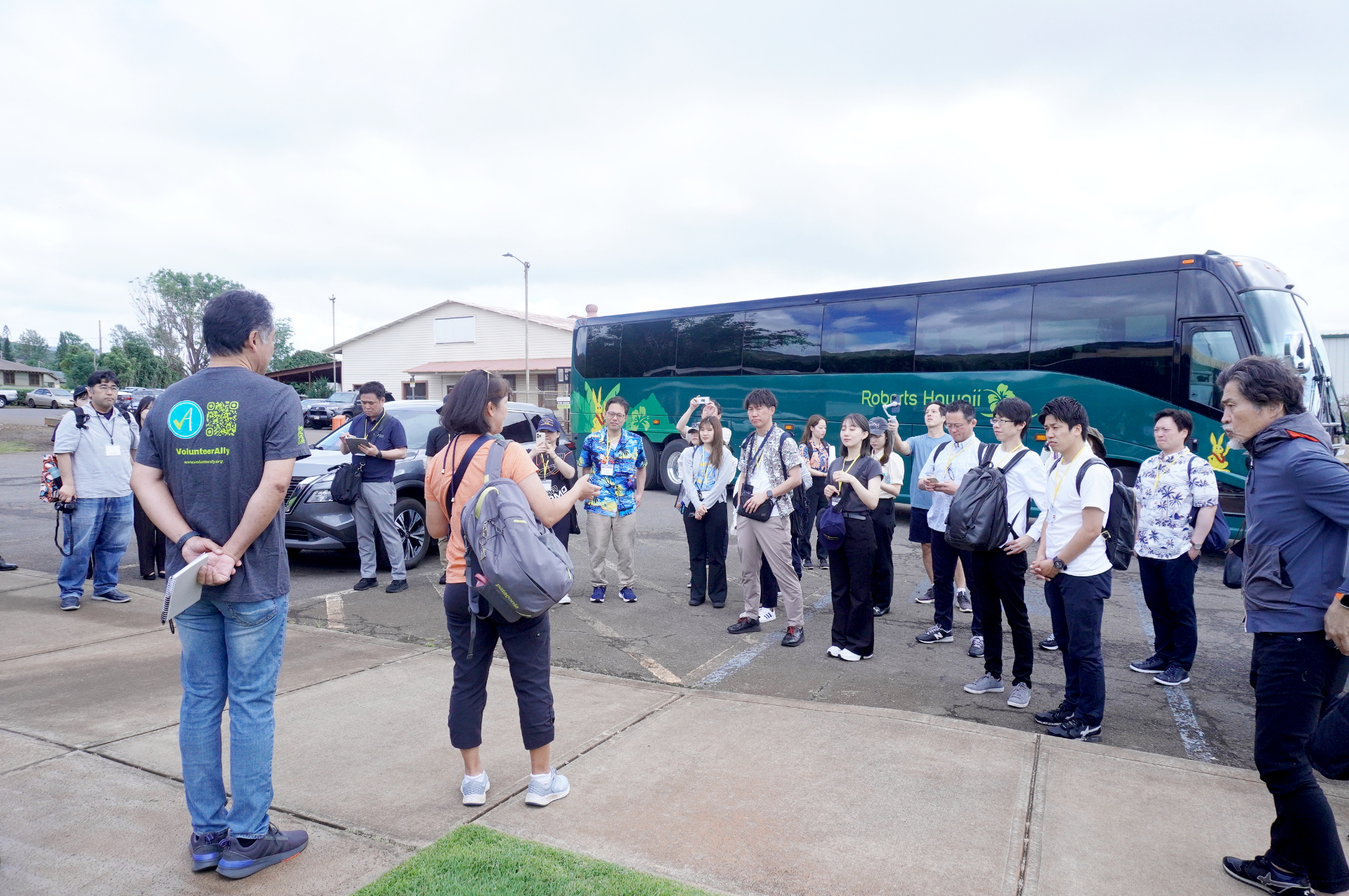 旅行会社でハワイツアー商品を企画・造成する担当者たちとともに、ワイキキ市街地から約1時間のオアフ島クニア地区「ナロファーム」へ