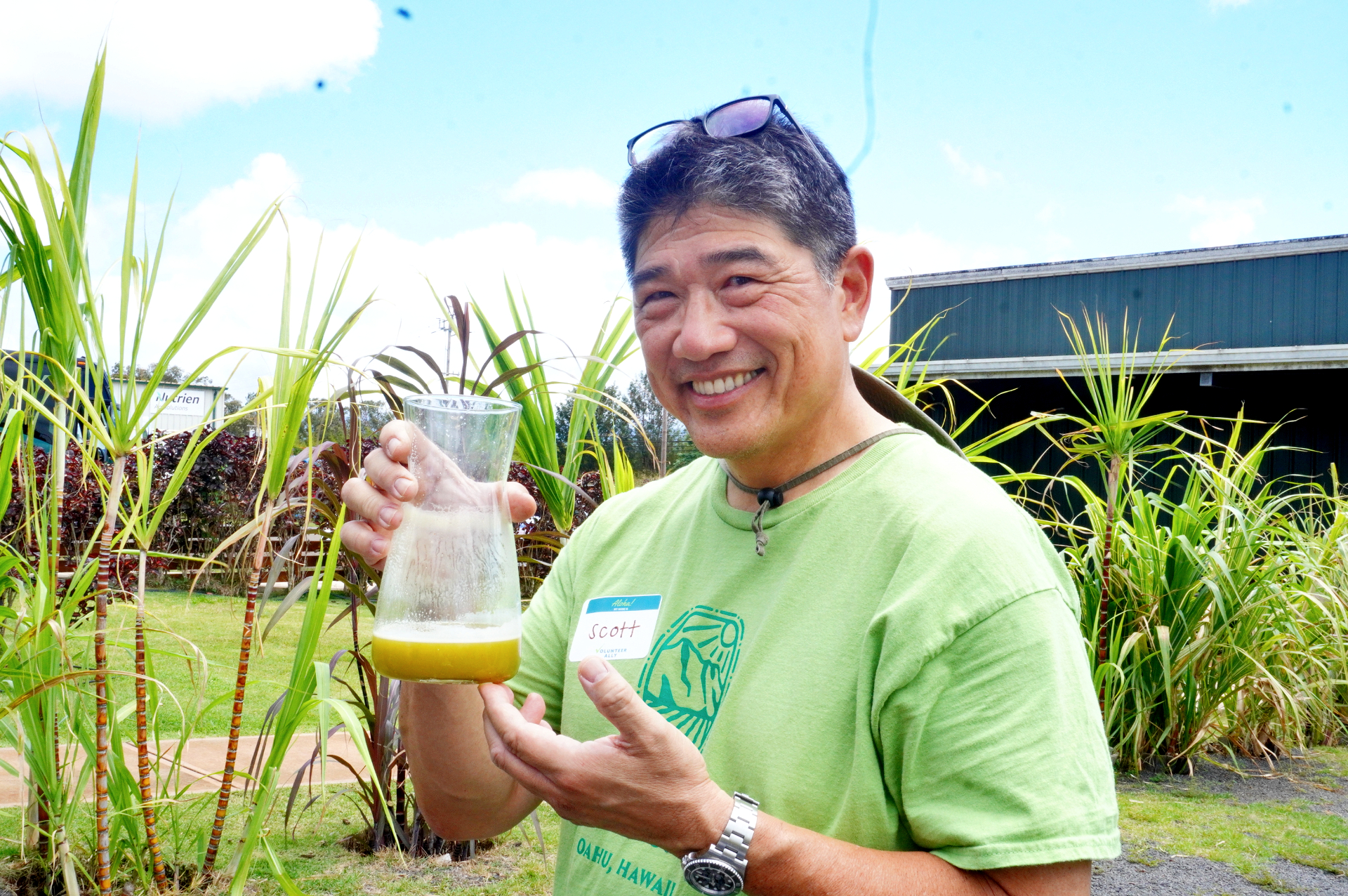 ナロ・ファームを夫婦2人で経営するスコットさん