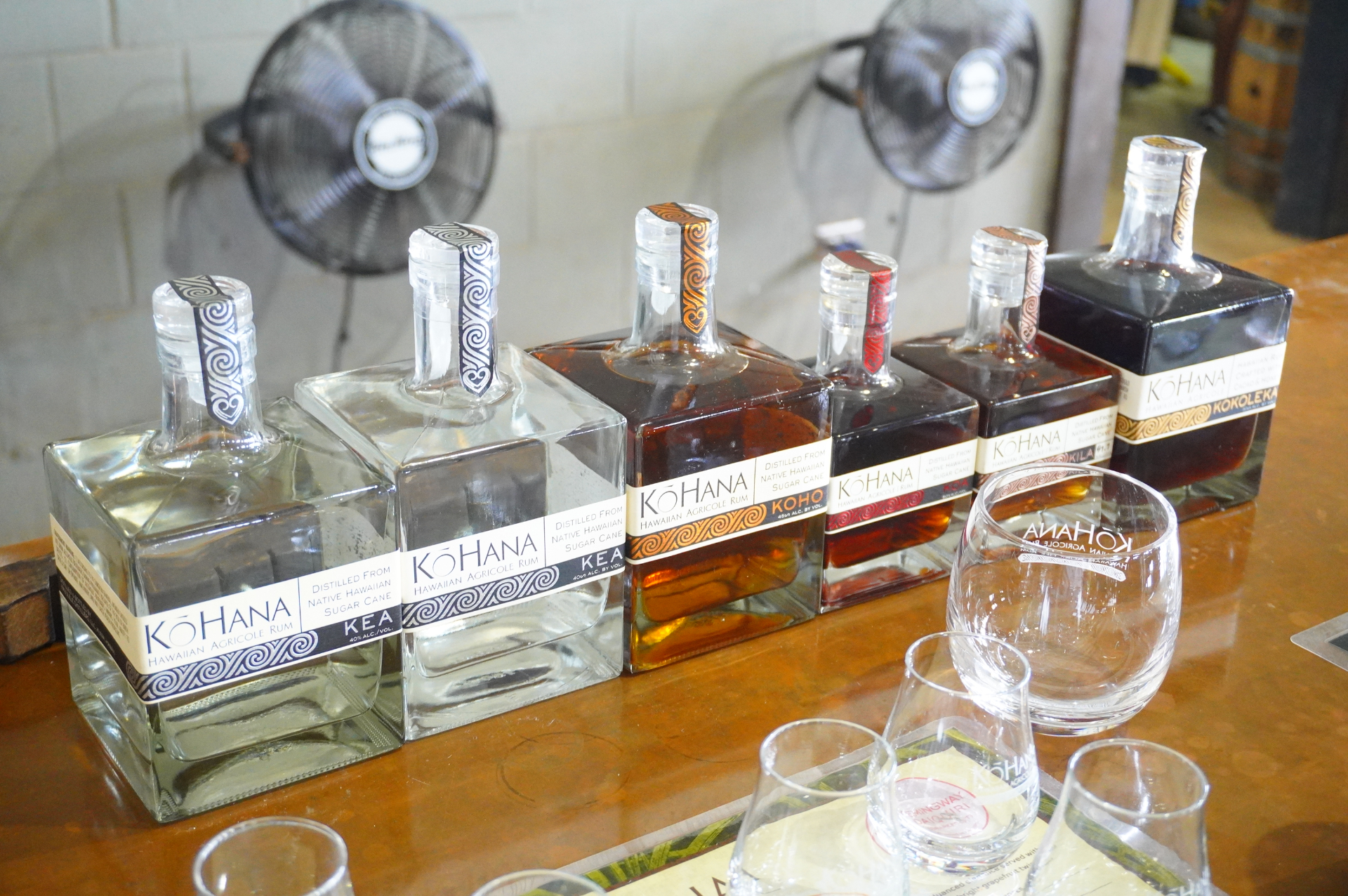 ハワイ古来のサトウキビを原料とした「コ・ハナ・ラム」を飲み比べ