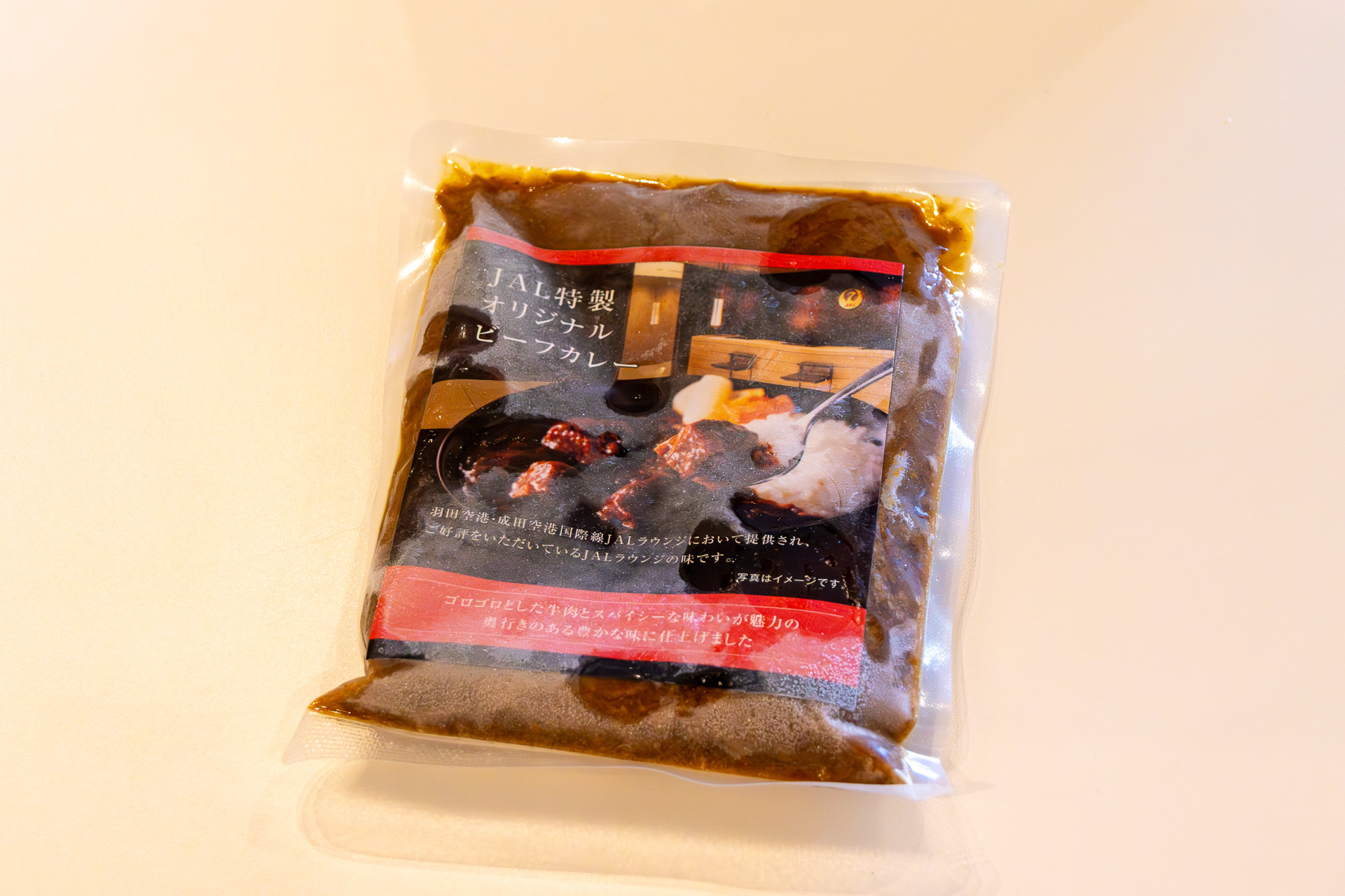 個包装になったことで手に入りやすくなった特製オリジナルビーフカレー。1パック1080円