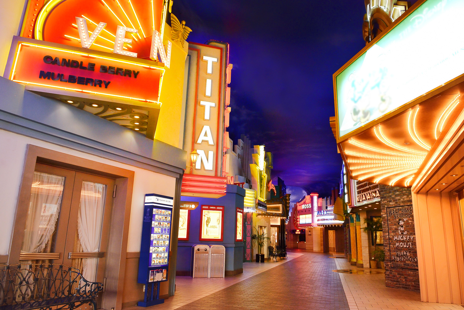 2階 トレイル＆トラック、シアター・フロント、グレイシャス・スクエアなどに17店舗登場予定だ