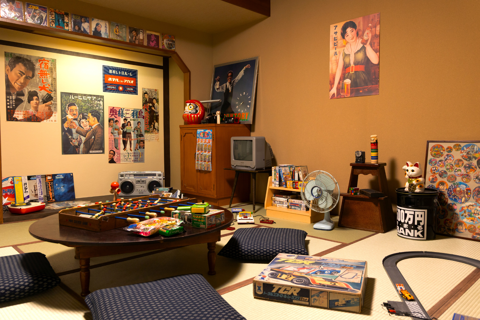 ホテルニューアカオに昭和の趣味部屋を再現した「昭和夜ふかしルーム」登場