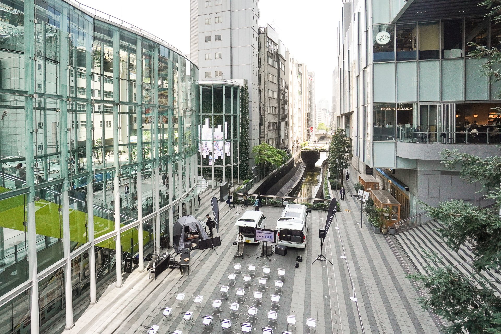 発表会場は渋谷ストリームの屋外稲荷橋広場