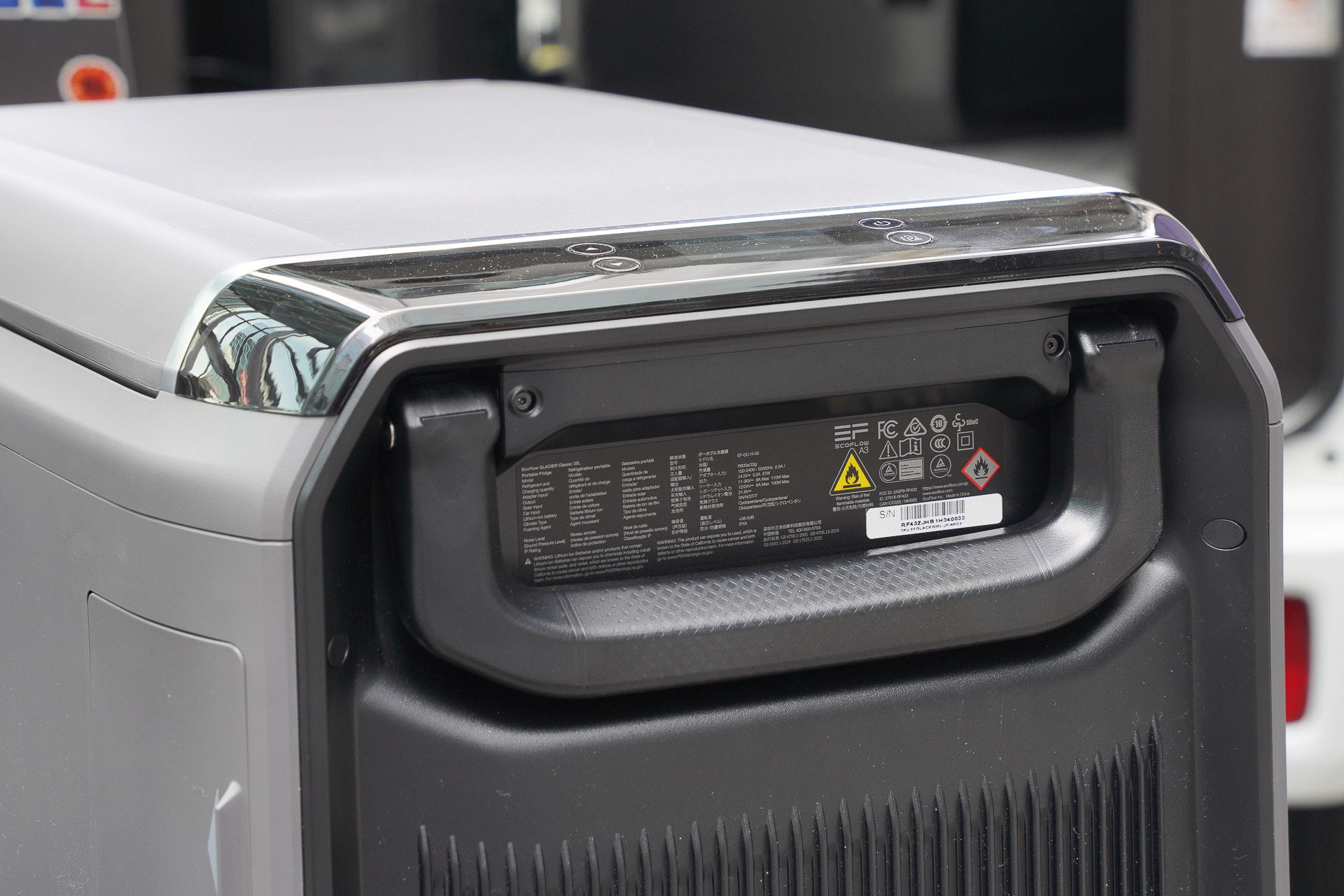 収納式の丈夫なハンドル