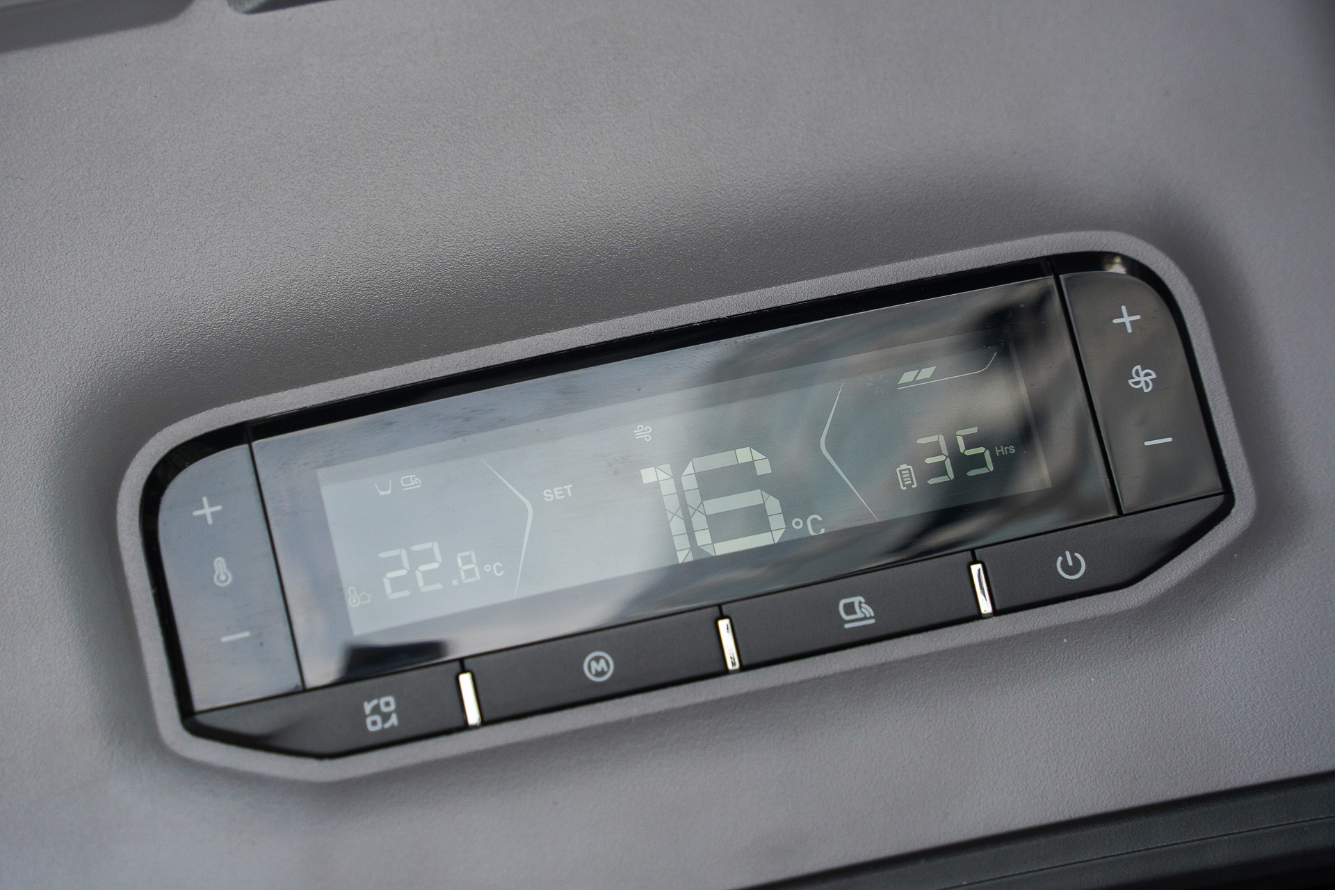 動作インジケーター。バッテリの残りも表示されている