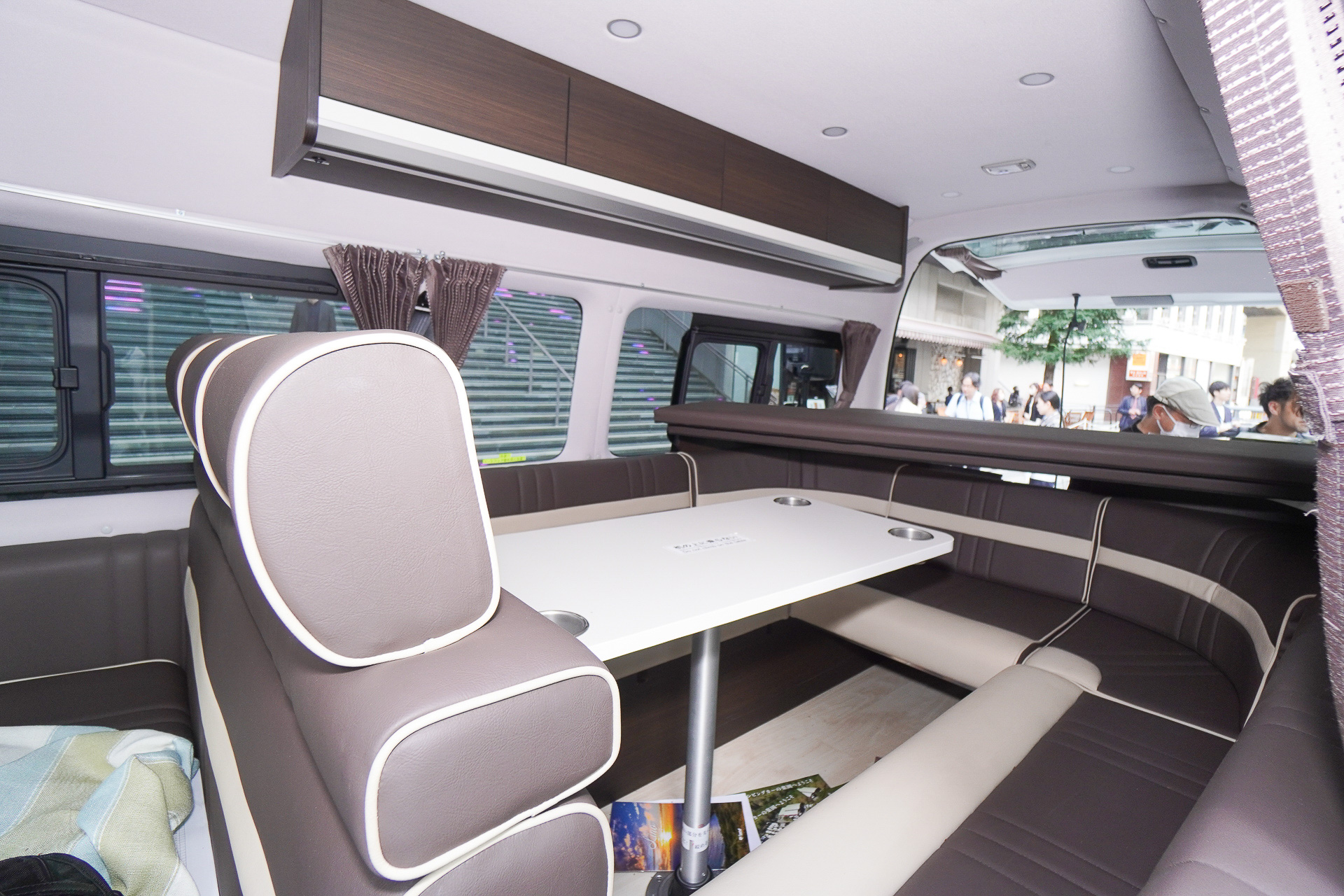 アールブイランドによるキャンピングカーの室内