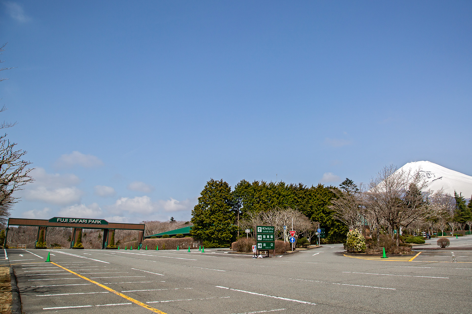 このゲートから先がサファリゾーン