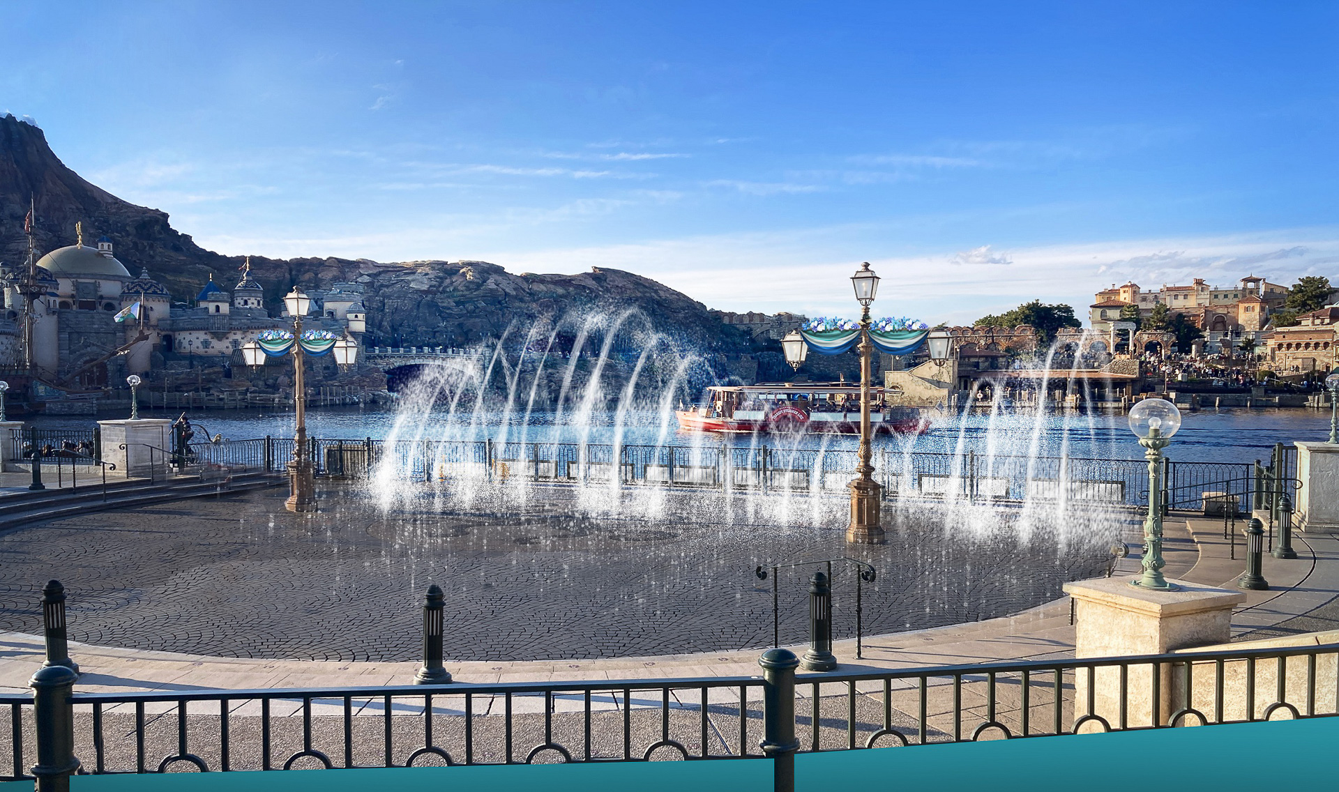 ピアッツア・トポリーノとリドアイルから水が大量に噴き出る