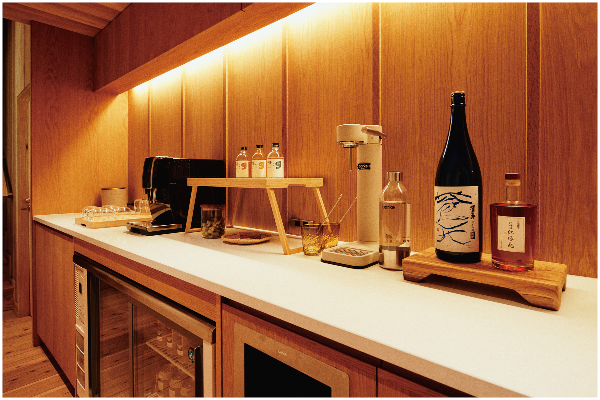 16時～19時はラウンジがバータイムに