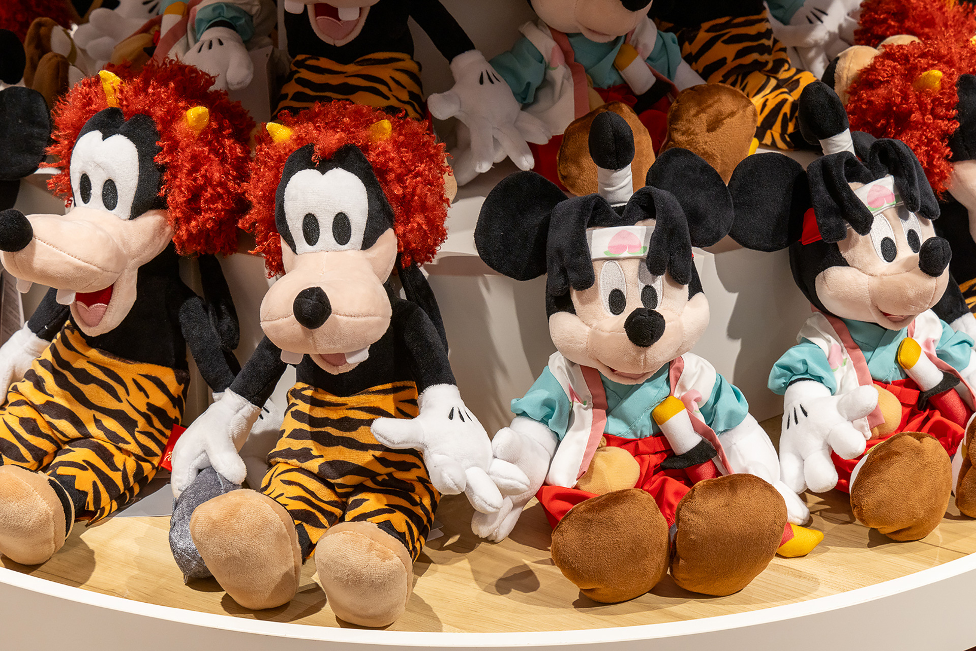 「ディズニーストア 岡山イオンモール店」が開業、店舗限定アイテムが発売中