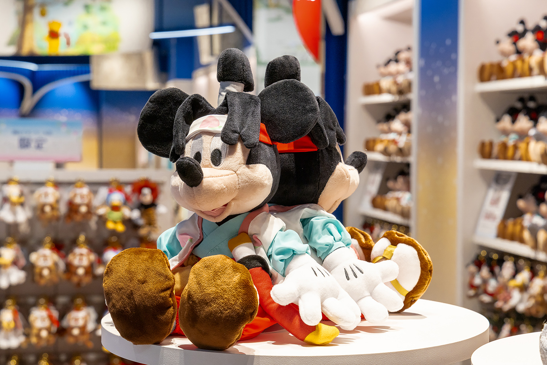 岡山ならではの「桃太郎」デザインの商品を用意している