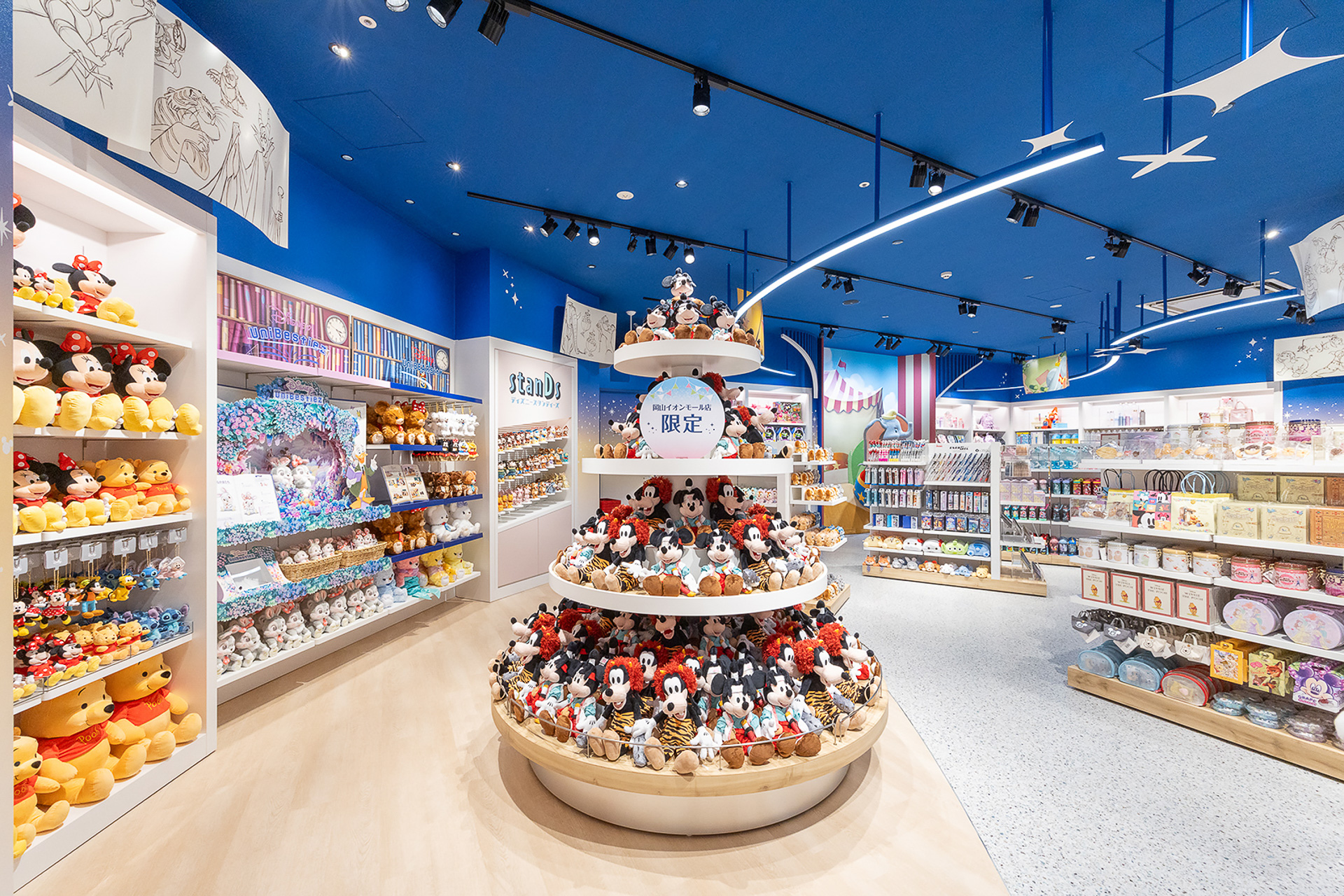 岡山ならではの「桃太郎」デザインの商品を用意している