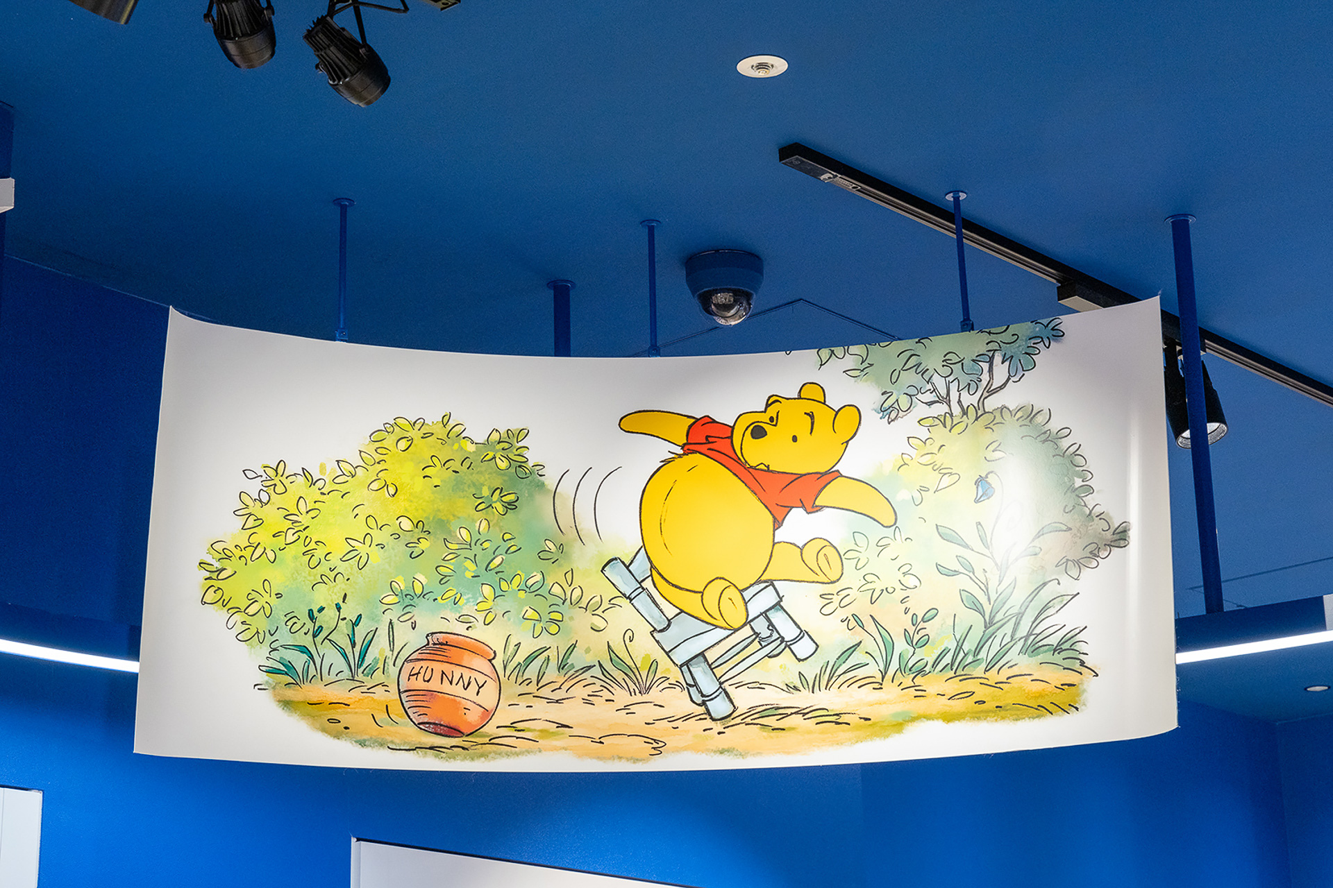 店内は装飾は、ディズニーの魔法で命を吹き込まれた絵本をイメージしている