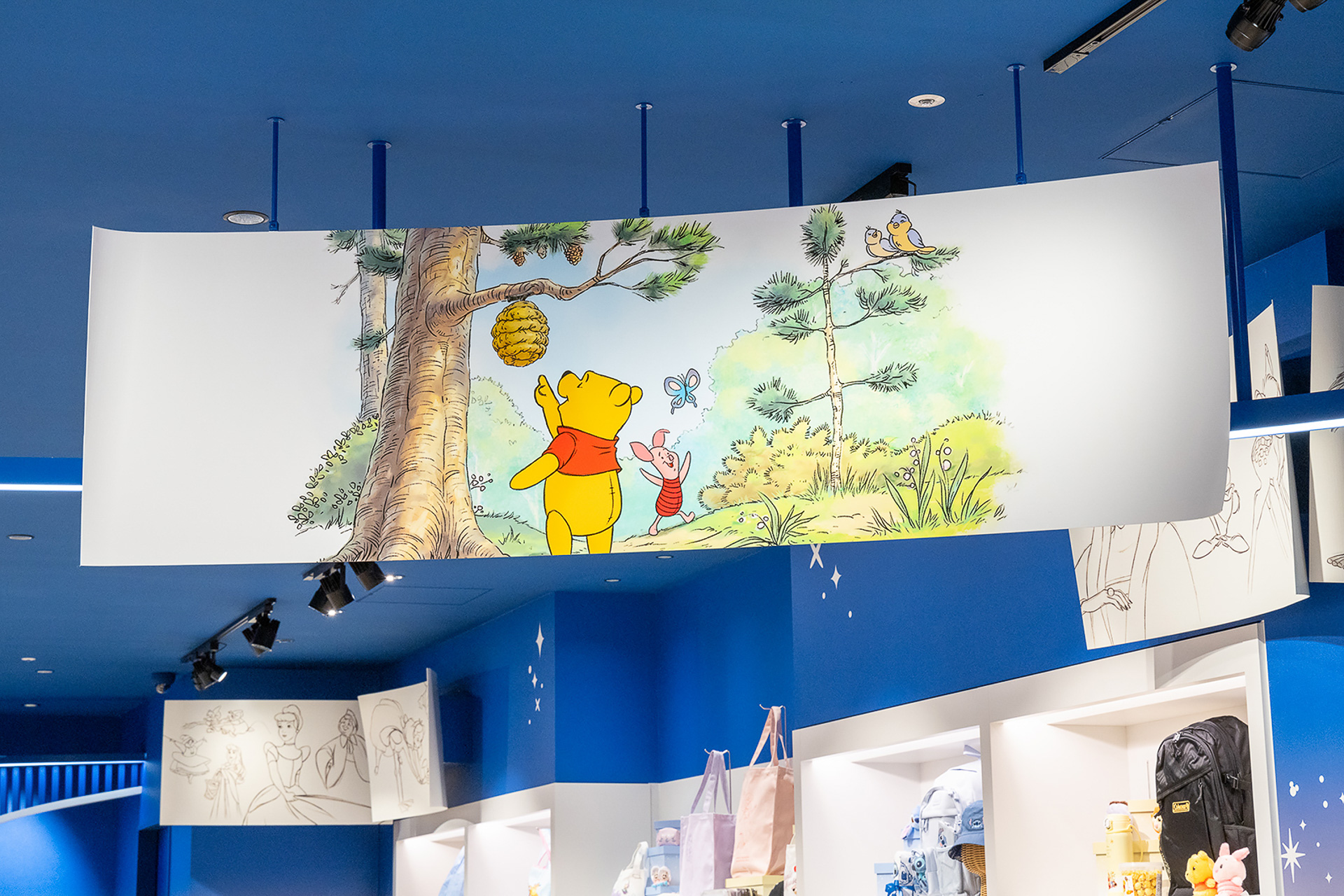 店内は装飾は、ディズニーの魔法で命を吹き込まれた絵本をイメージしている