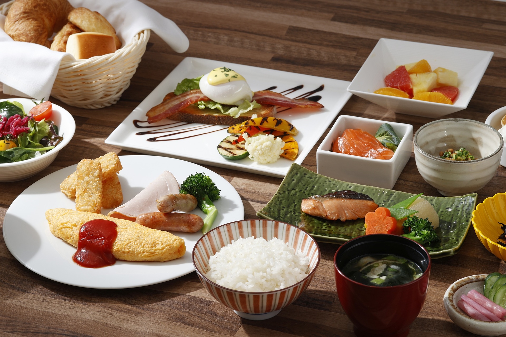 ビュッフェスタイルの朝食