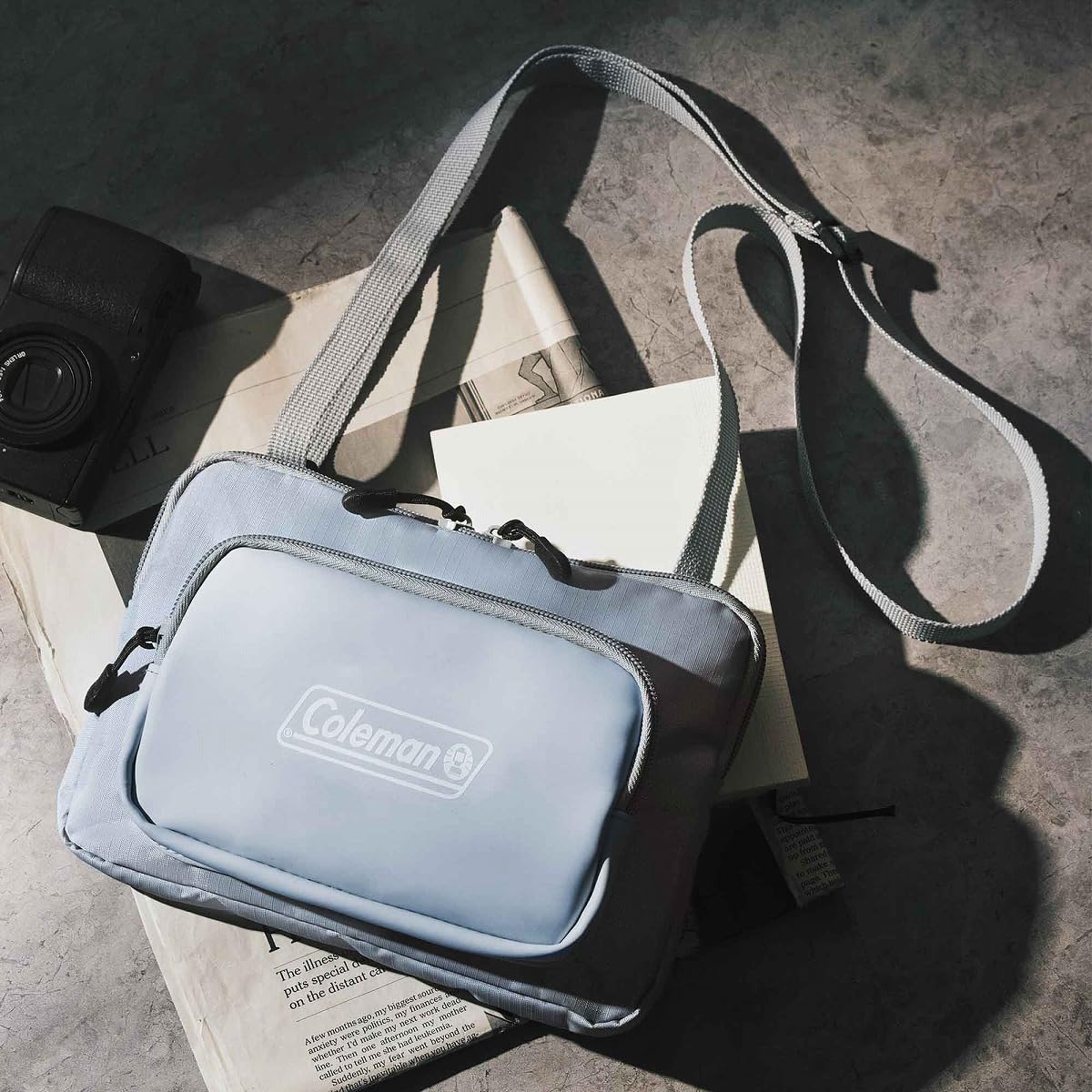 「smart 2025年7月号」の予約注文スタート。特別付録は「コールマン」の2層式ショルダーバッグ