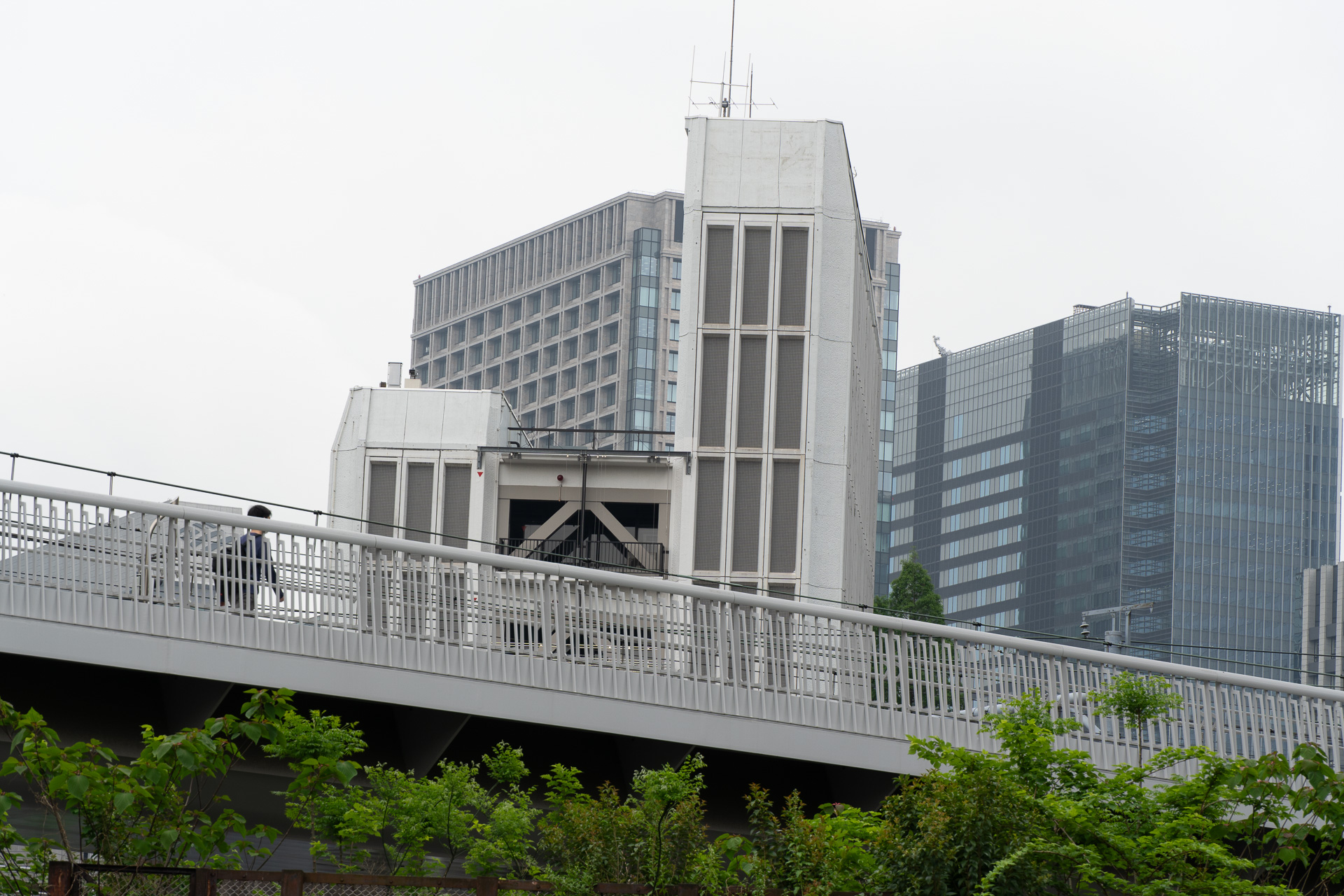 八重洲線の換気塔。40m級だが取り壊し予定で、新たに70m級を建設する