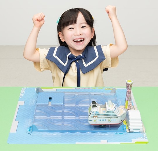 船が目的地に到着できるようにクリアパネルを組んで出航