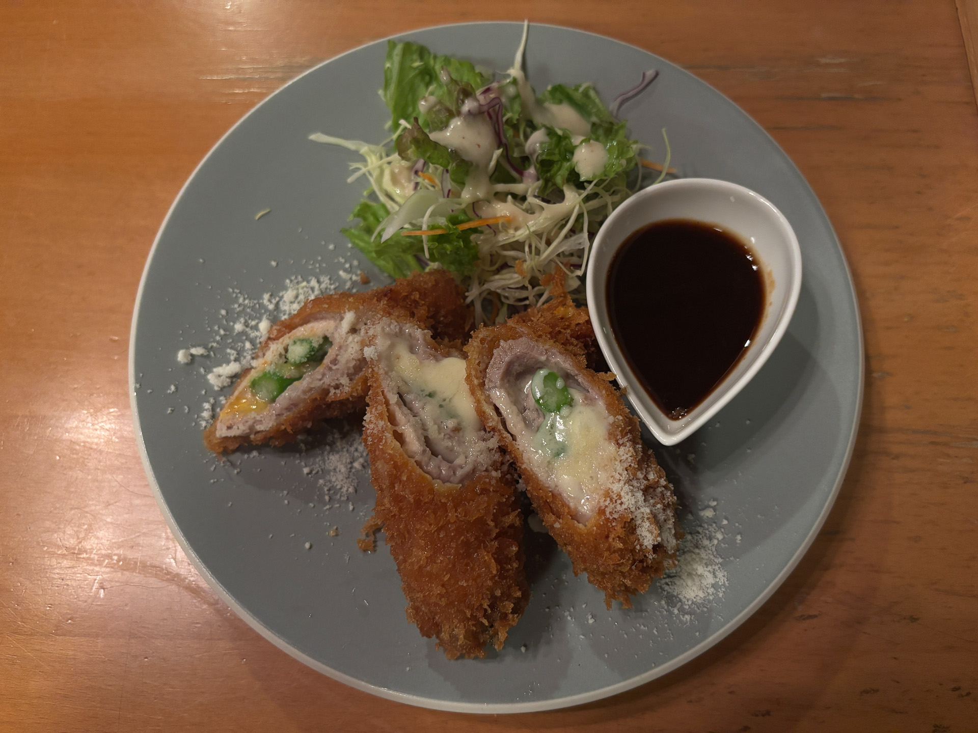 アスパラとチーズの肉巻きフライ