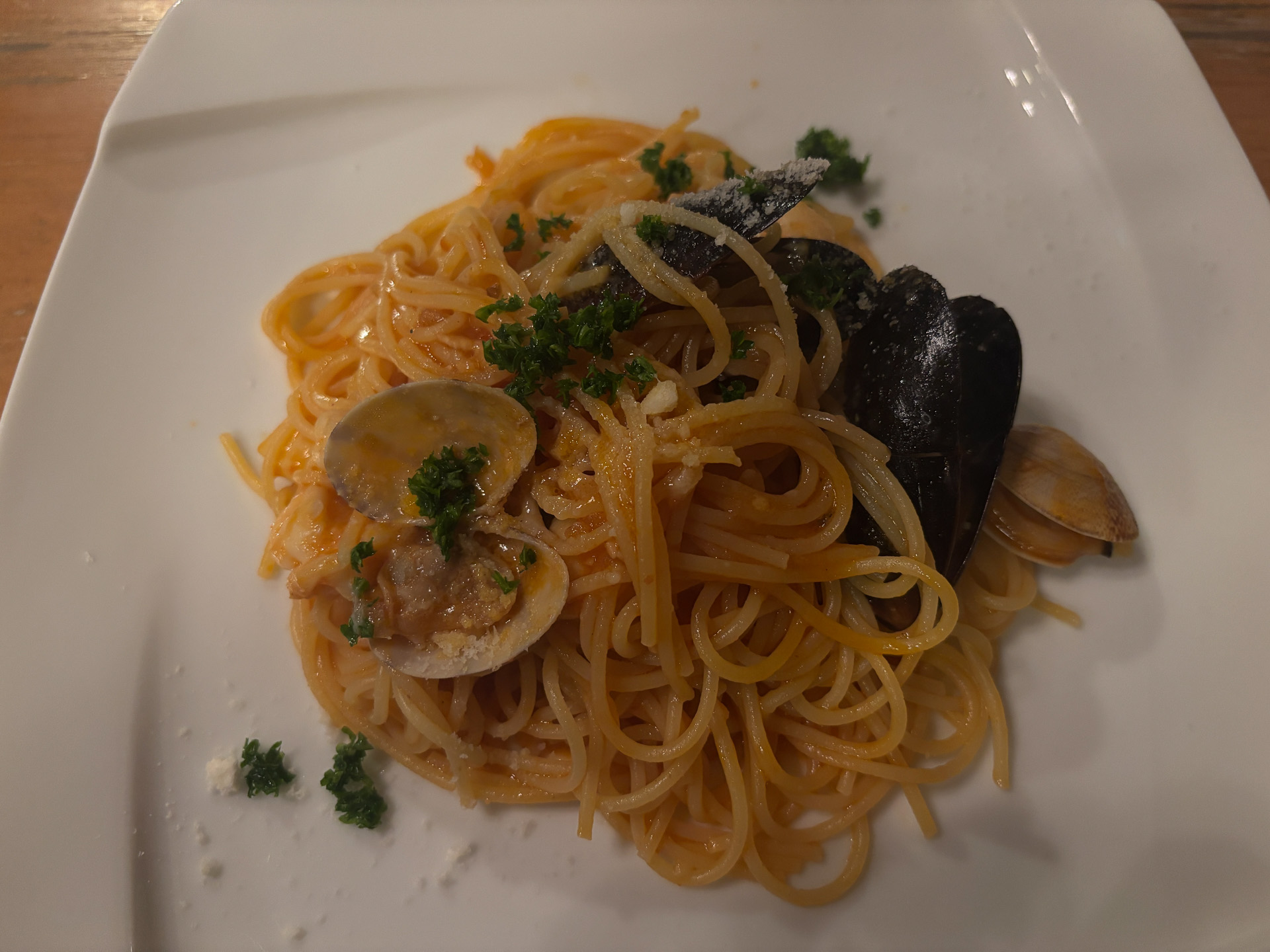 魚介のトマトソースパスタ