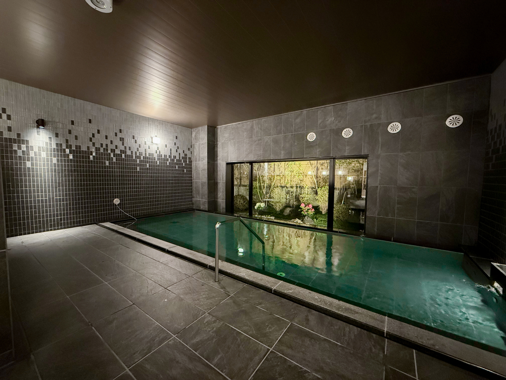 天然温泉「朝霧の湯」