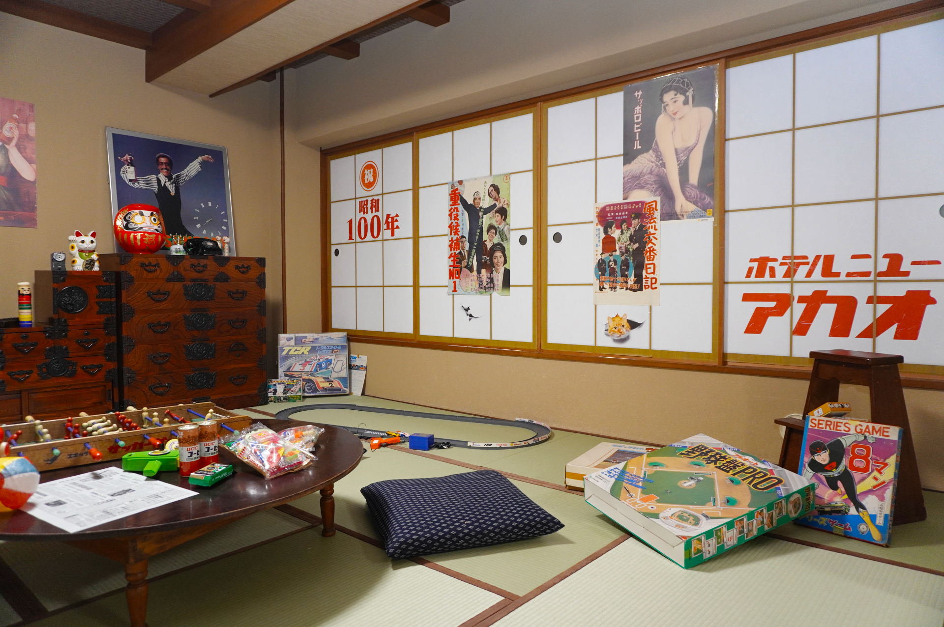 1973年のホテル開業当初の時代をイメージしたコンセプトルーム「昭和夜ふかしルーム」