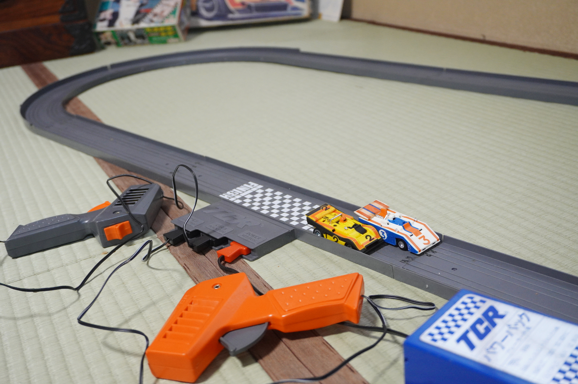 「昭和夜ふかしルーム」のアイテムは、部屋の飾りではなく“実際に遊んで使っていい本物”というのがこだわりポイント