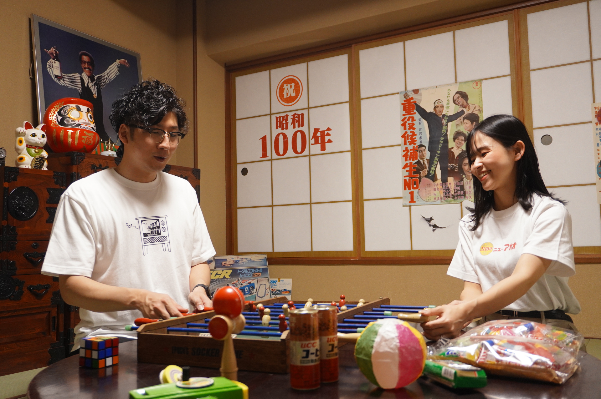 ホテルニューアカオ 広報 マネージャー 杉山聖也氏（写真左）