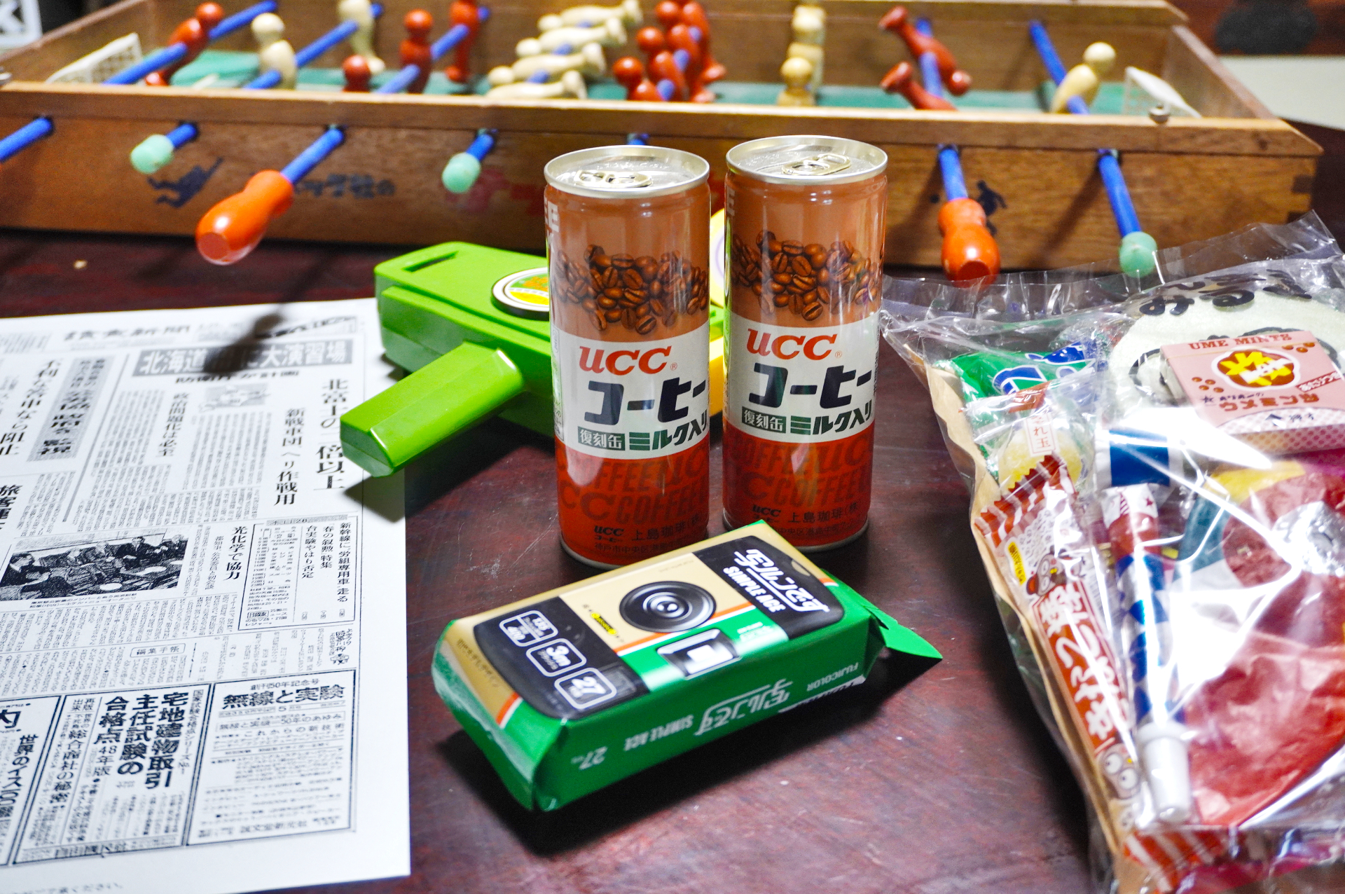 UCC コーヒーミルク入り 復刻缶、駄菓子詰め合わせ、インスタントカメラなどをプレゼント