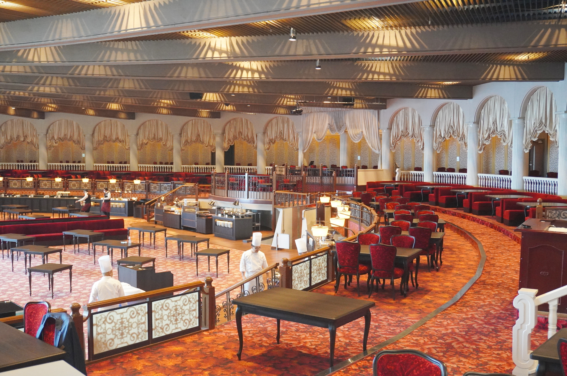 夕朝バイキング会場となる「ダイニング錦」（オーシャン・ウィング棟、2階）