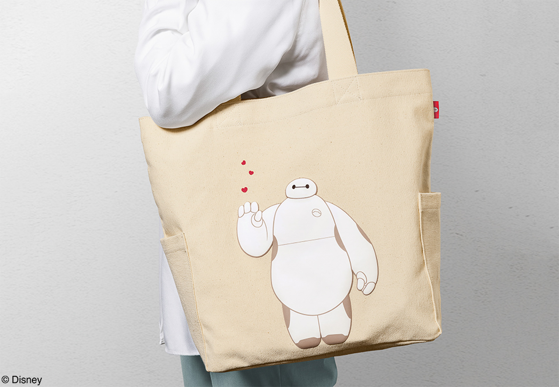 「ベイマックス/りんごケーキ キャンバストート」（2585円）