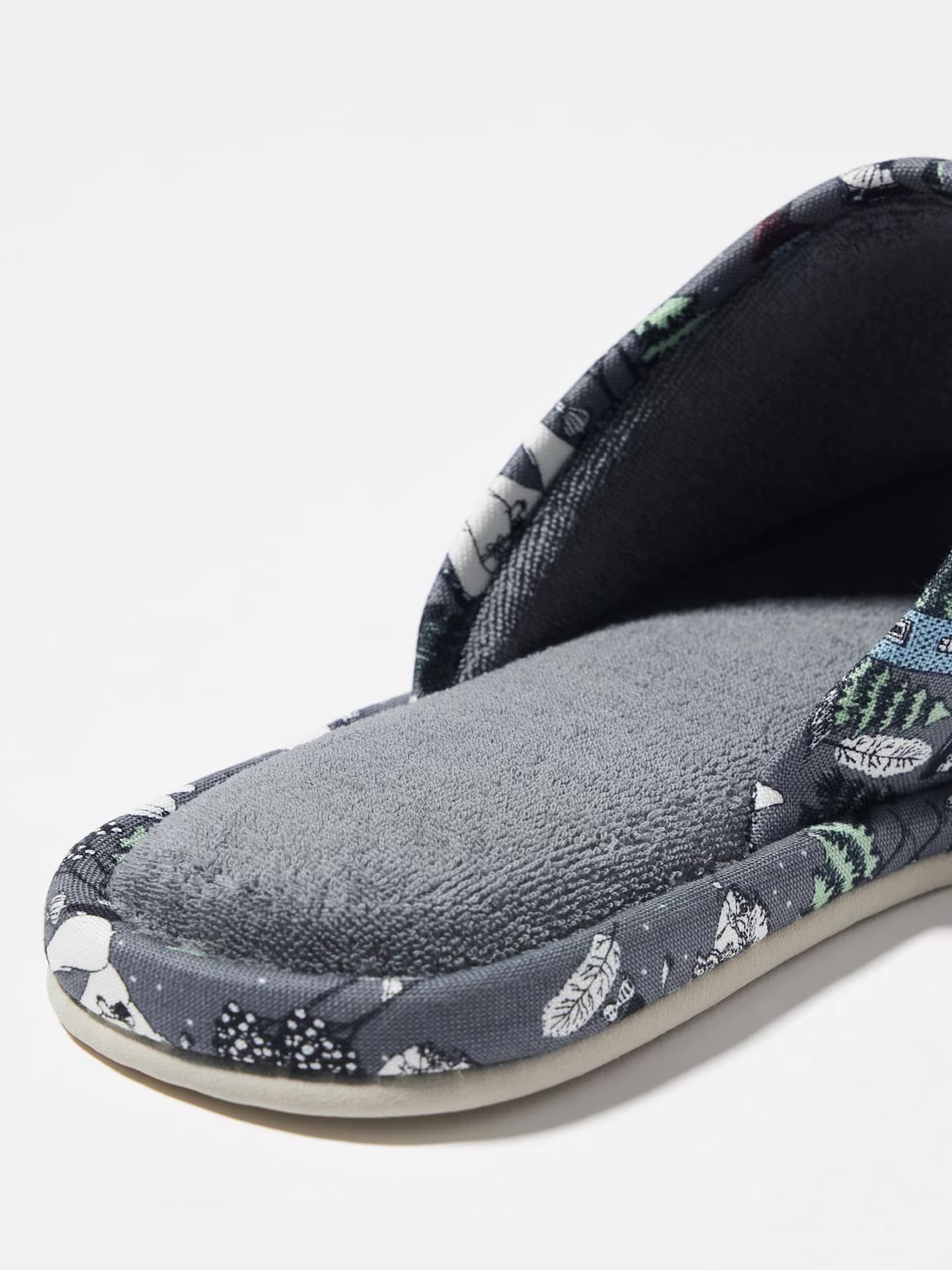 5月9日発売「ムーミンオープントゥルームシューズ」3種、S～XL