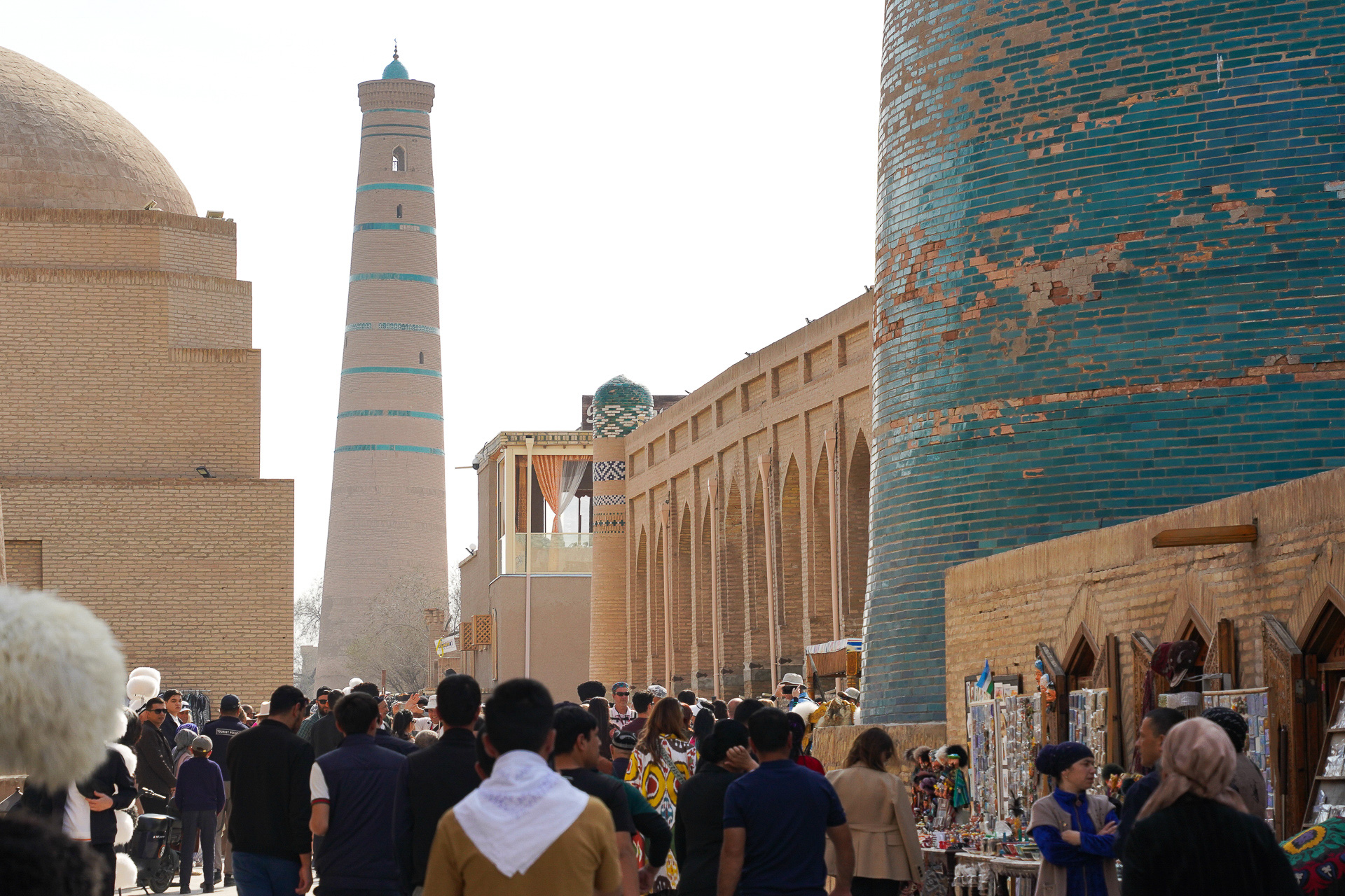 「イチャン・カラ」は城壁内をシルクロードが通っていた。その雰囲気を味わえる