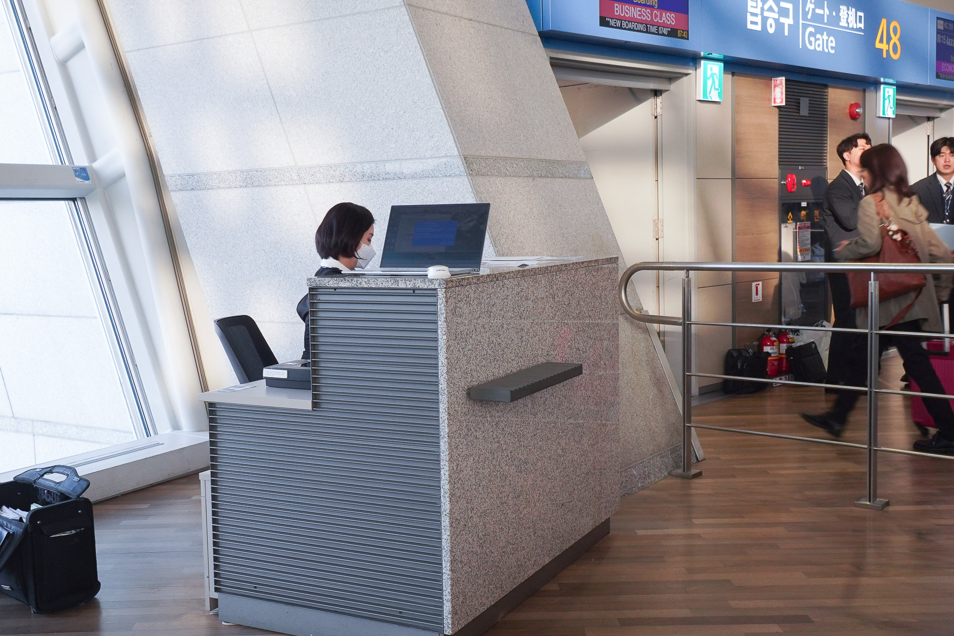 ウズベキスタン航空は出発ゲート横のカウンターでチェックインする