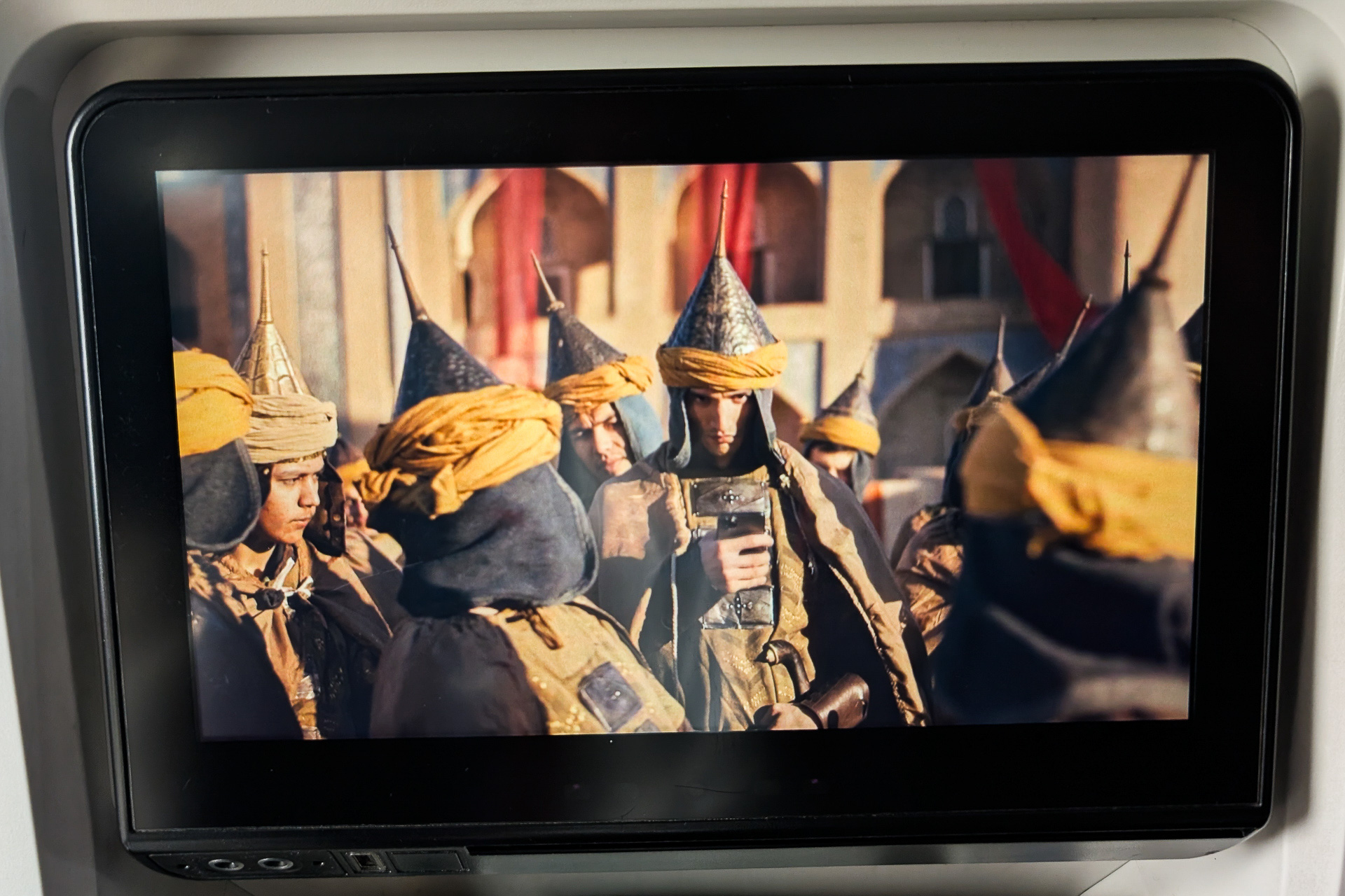 機内の安全ビデオではシルクロードの演出があって見応えがある