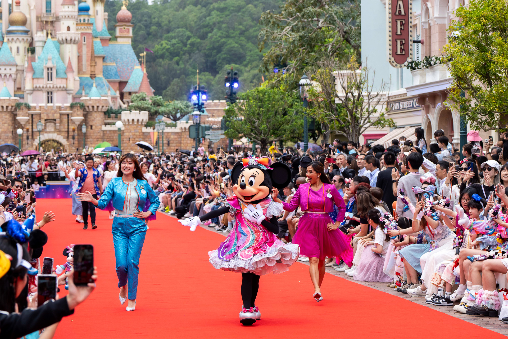 開催に先駆けて「20周年記念マジカルなレッドカーペット・パーティ」を実施した