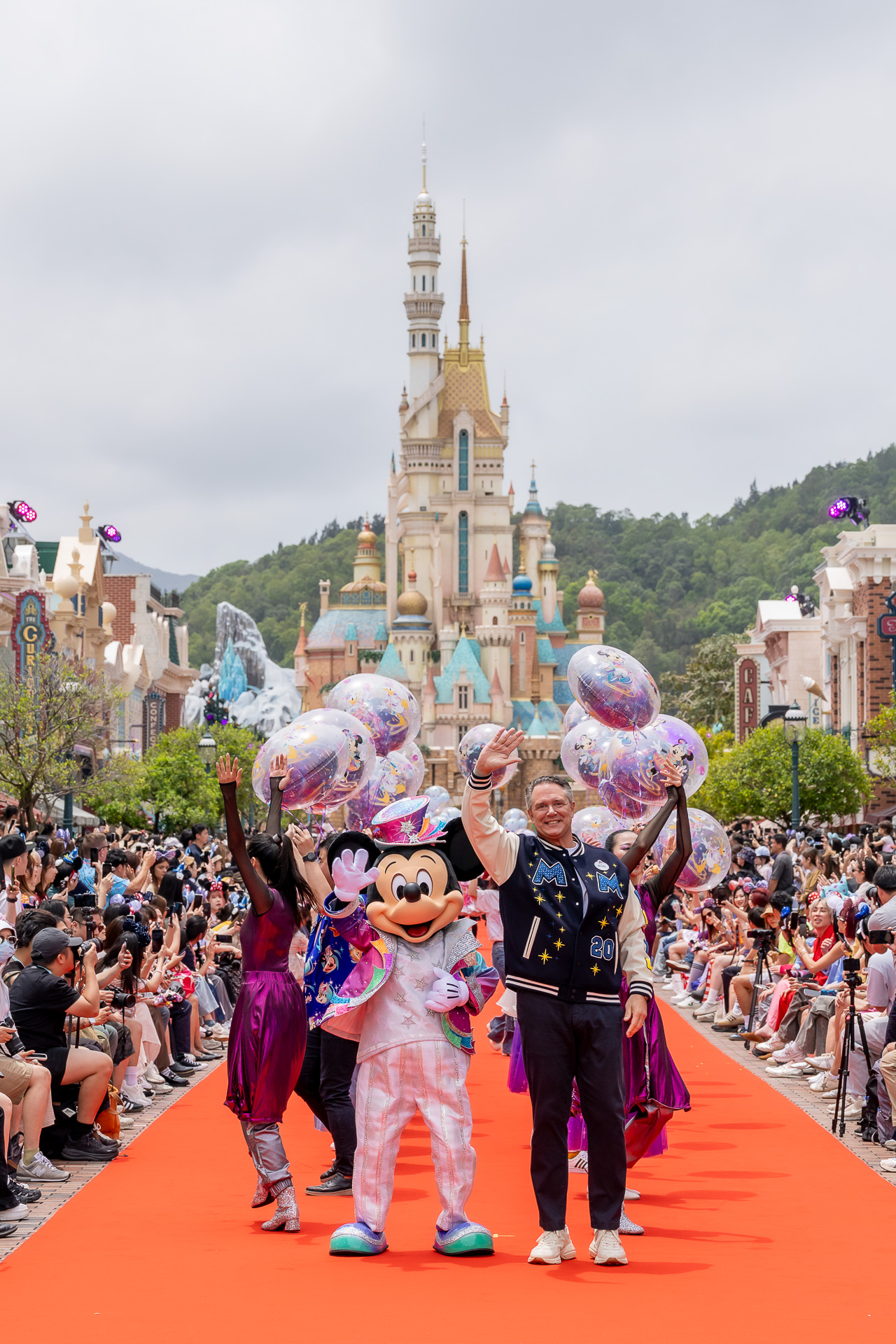 開催に先駆けて「20周年記念マジカルなレッドカーペット・パーティ」を実施した