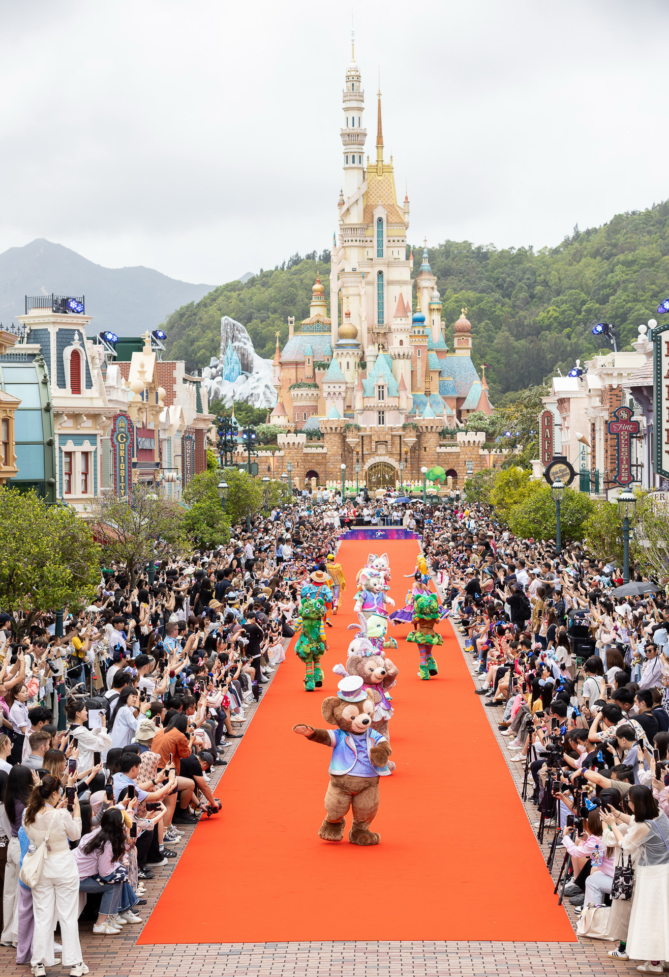 開催に先駆けて「20周年記念マジカルなレッドカーペット・パーティ」を実施した