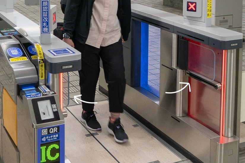 通過中は一方通行になっている