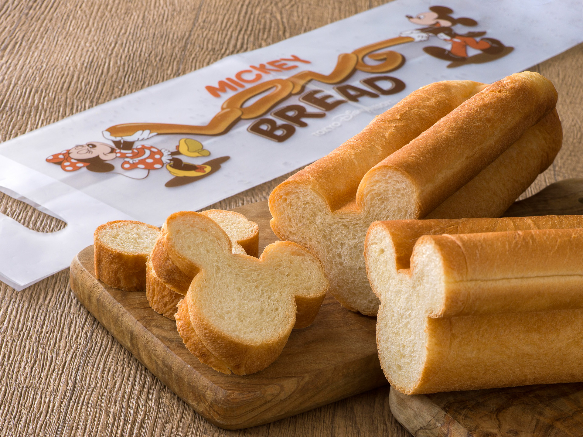 「ミッキーロングパン（塩バター味）」（1300円）